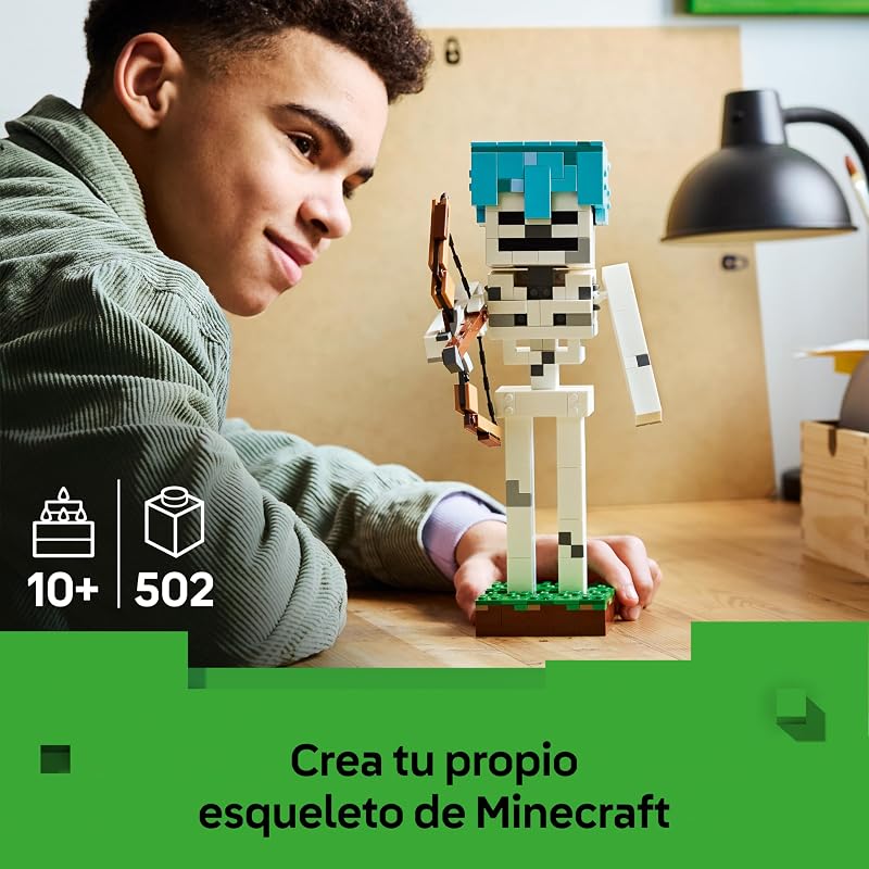 Minecraft The Skeleton Toy – Figura articulada com capacete de diamante, arco, flecha e base de relva – Decoração do Quarto – Presente para Jogadores para Rapazes e Raparigas 10+ Anos – 21594