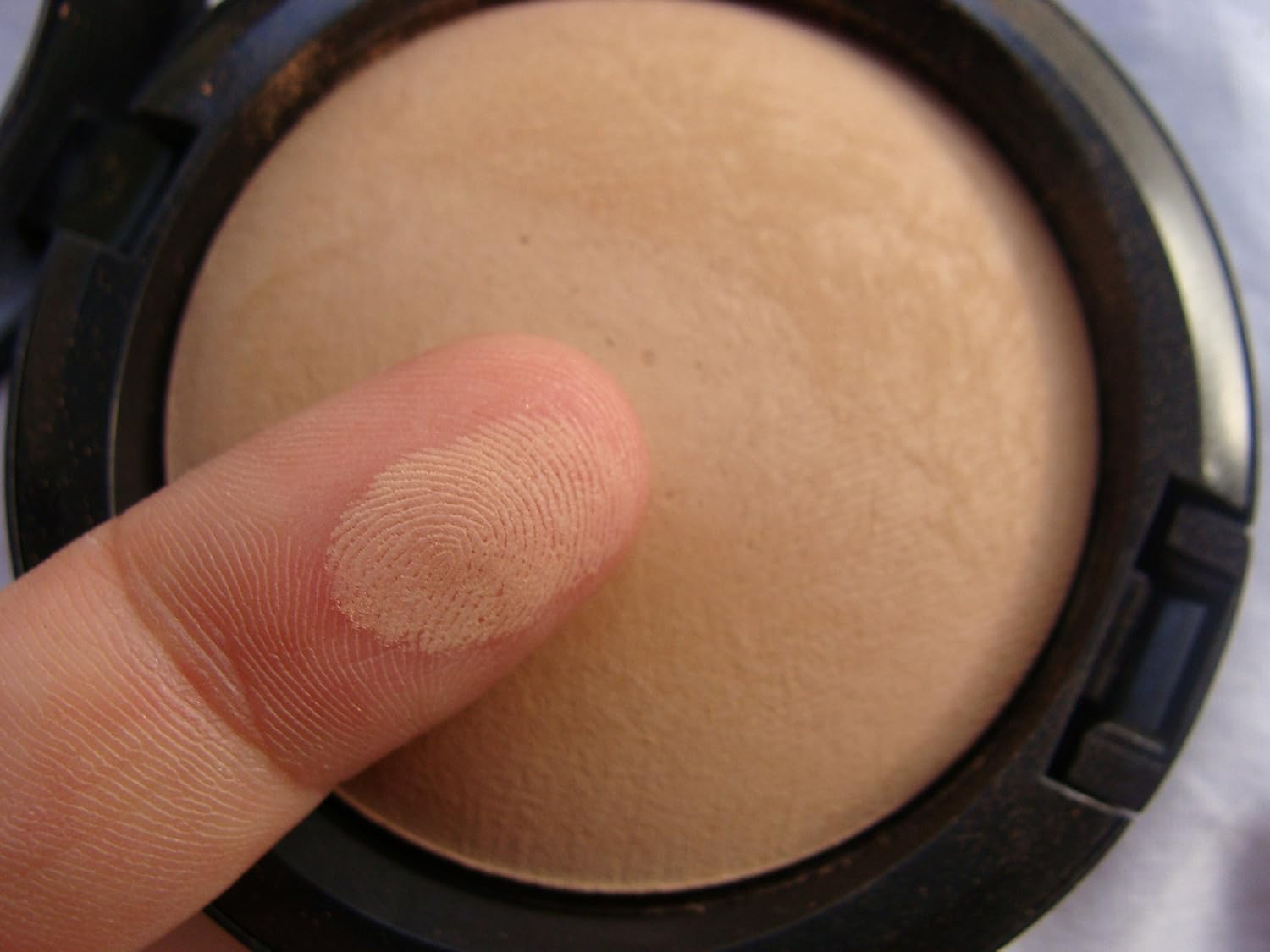 MAC Mineralize Skinfinish Light Plus Face Powder for Women, 0.35 Ounce