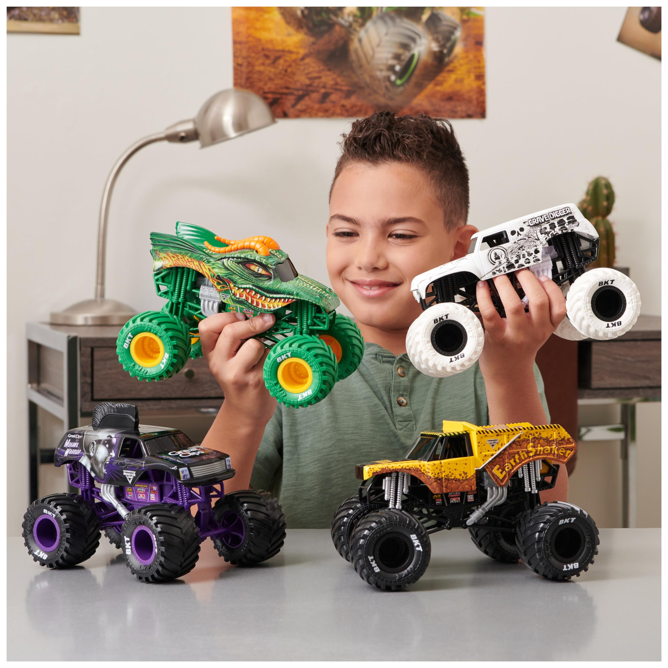 Monster Jam, Grave Digger Monster Truck, detailreiches Metall-Spritzguss-Fahrzeug zum Spielen und Sammeln im Maßstab 1:24, Spielzeug für Kinder ab 3 Jahren 7