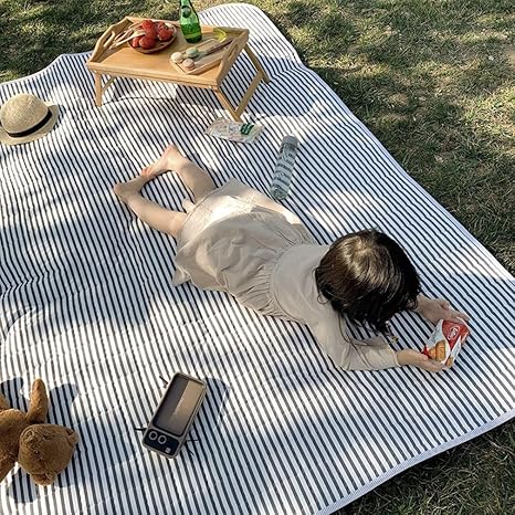 Amazon Co Jp レジャーシート 厚手 防水 ピクニックシート 2 6人用 0 150cm 洗える 軽量 断熱に優れる 折り畳み コンパクト 持ち運び 海 花火大会 140 0 運動会 K キャンプ 遠足 お花見 子供クロールマット ホーム キッチン