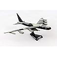 Daron Worldwide Trading B-52 Stratofortress Vehicle (1:300 Scale)
