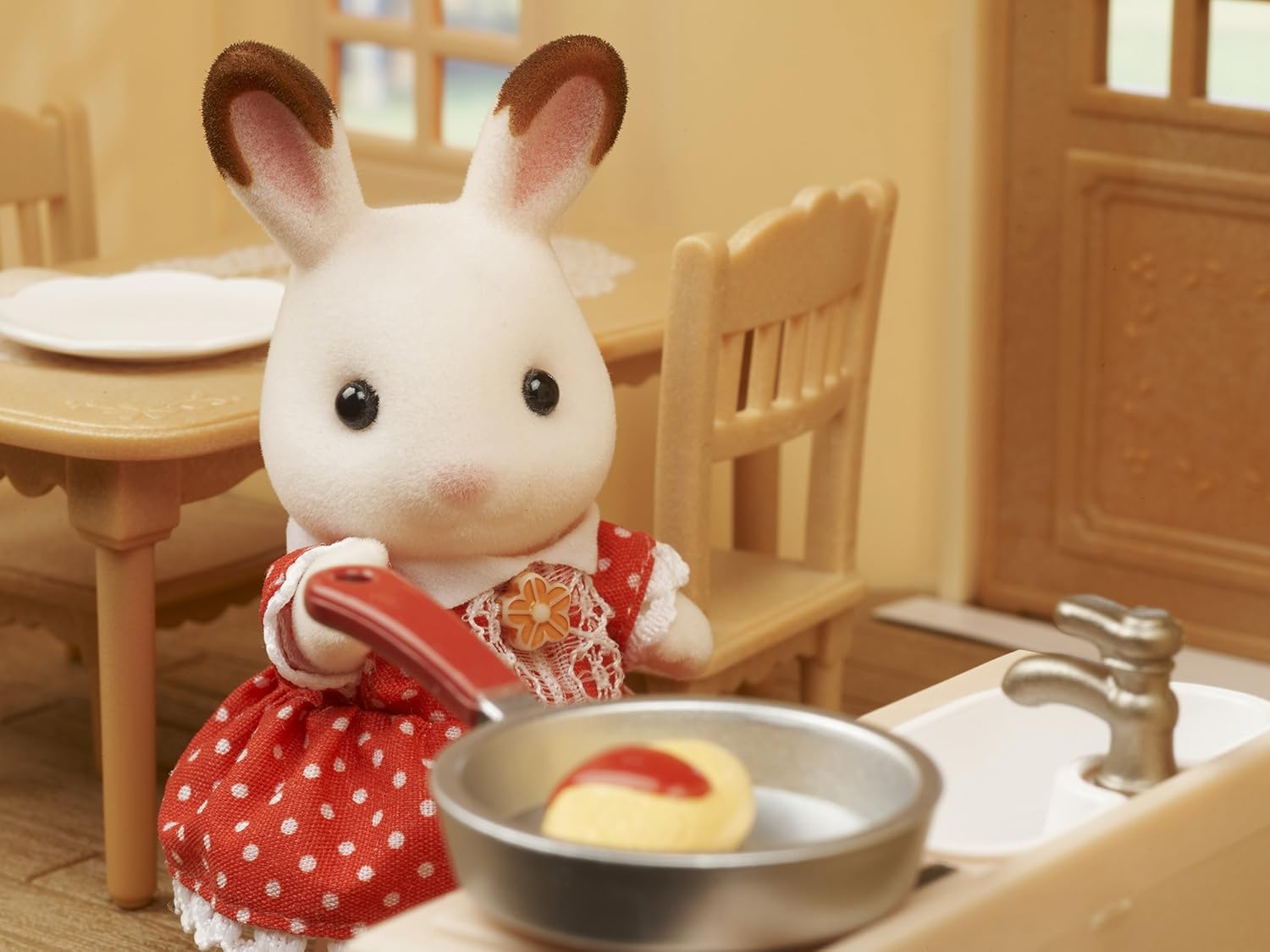 sylvanian families cosy cottage starter home set