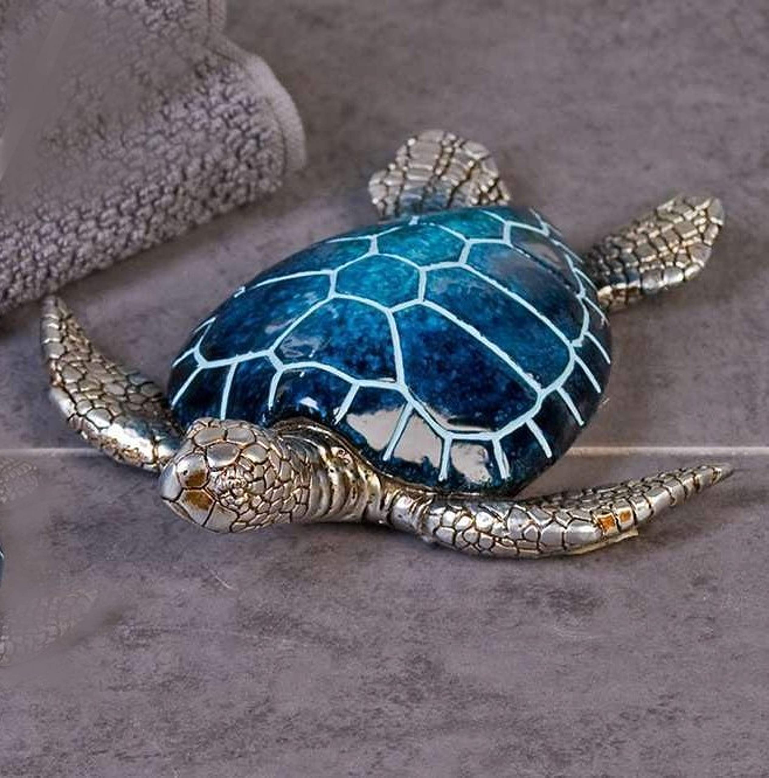 Casablanca turtle Josie poly, blue/silver L.18cm