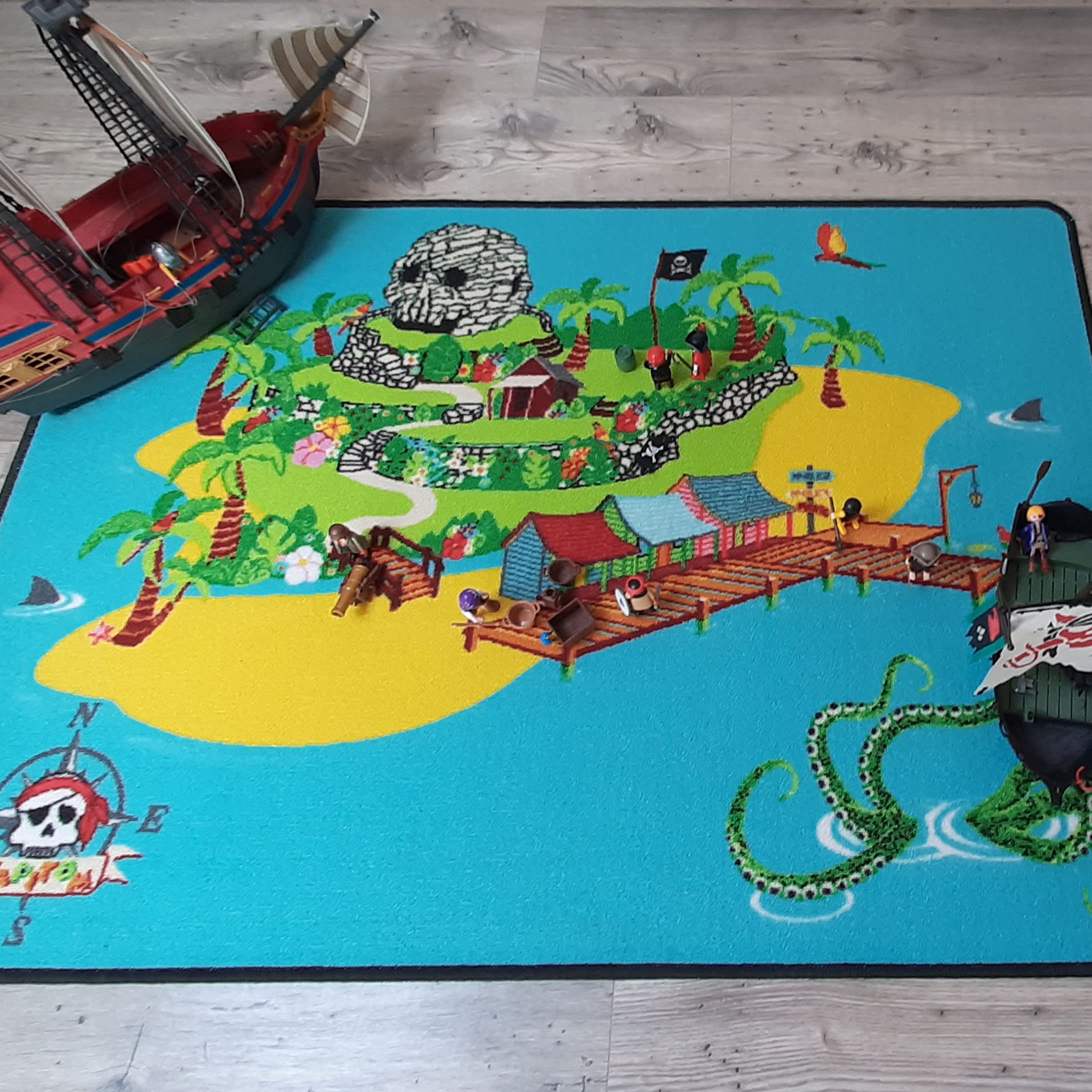 TAPITOM | Pirate children's rug - 95 x 133 cm (4,36 x 3,12 ft) | Pirate Playmat | Pirate Universe Nursery Floor Mat | Non-slip, hem | CE standards
