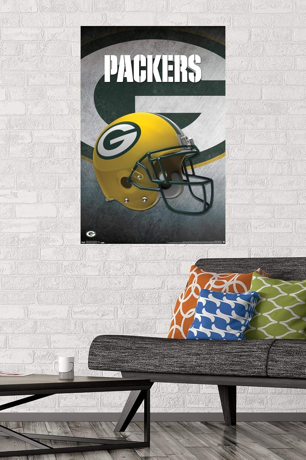 Amazon Com Trends International Nfl Green Bay Packers Helmet 16 Wall Poster 22 375 X 34 Poster Mount Bundle Home Kitchen