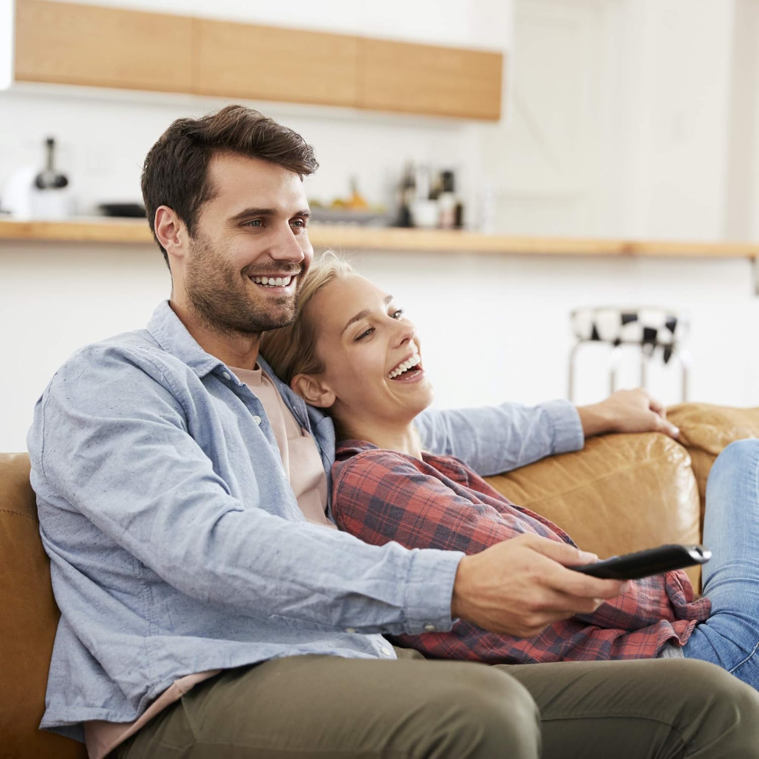 MiracleSpray for Electronics Cleaning - Designed for TV, Phones, Monitors and More - Includes Microfiber Towel - (16 Ounce Kit): Home Audio & Theater