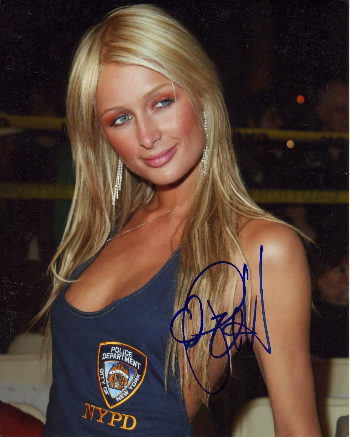 Photographs - Paris Hilton Autograph Signed 8 x 10 Photo