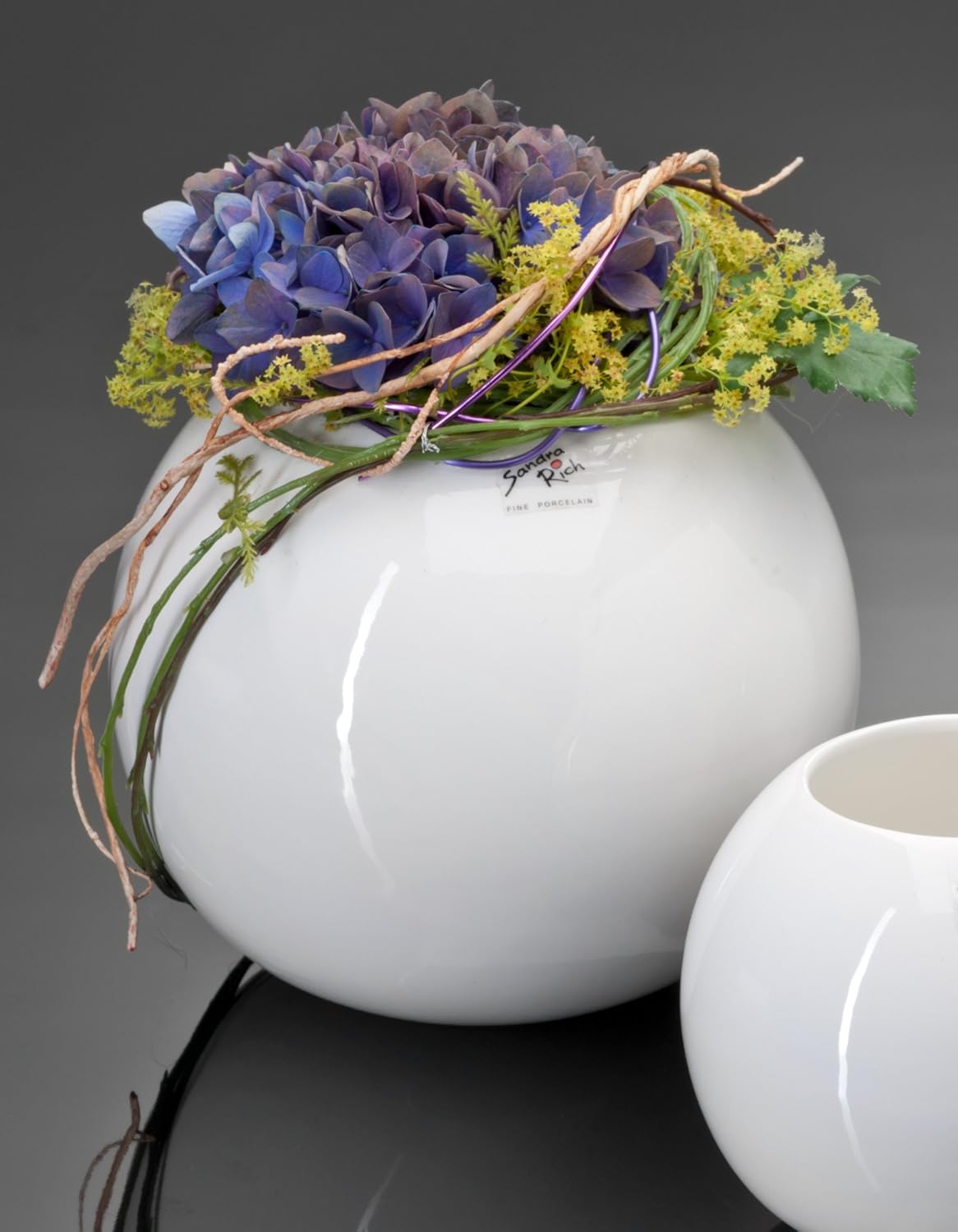 Porcelain vase Globe round white 13 cm hoch Ø 11 cm by Sandra Rich