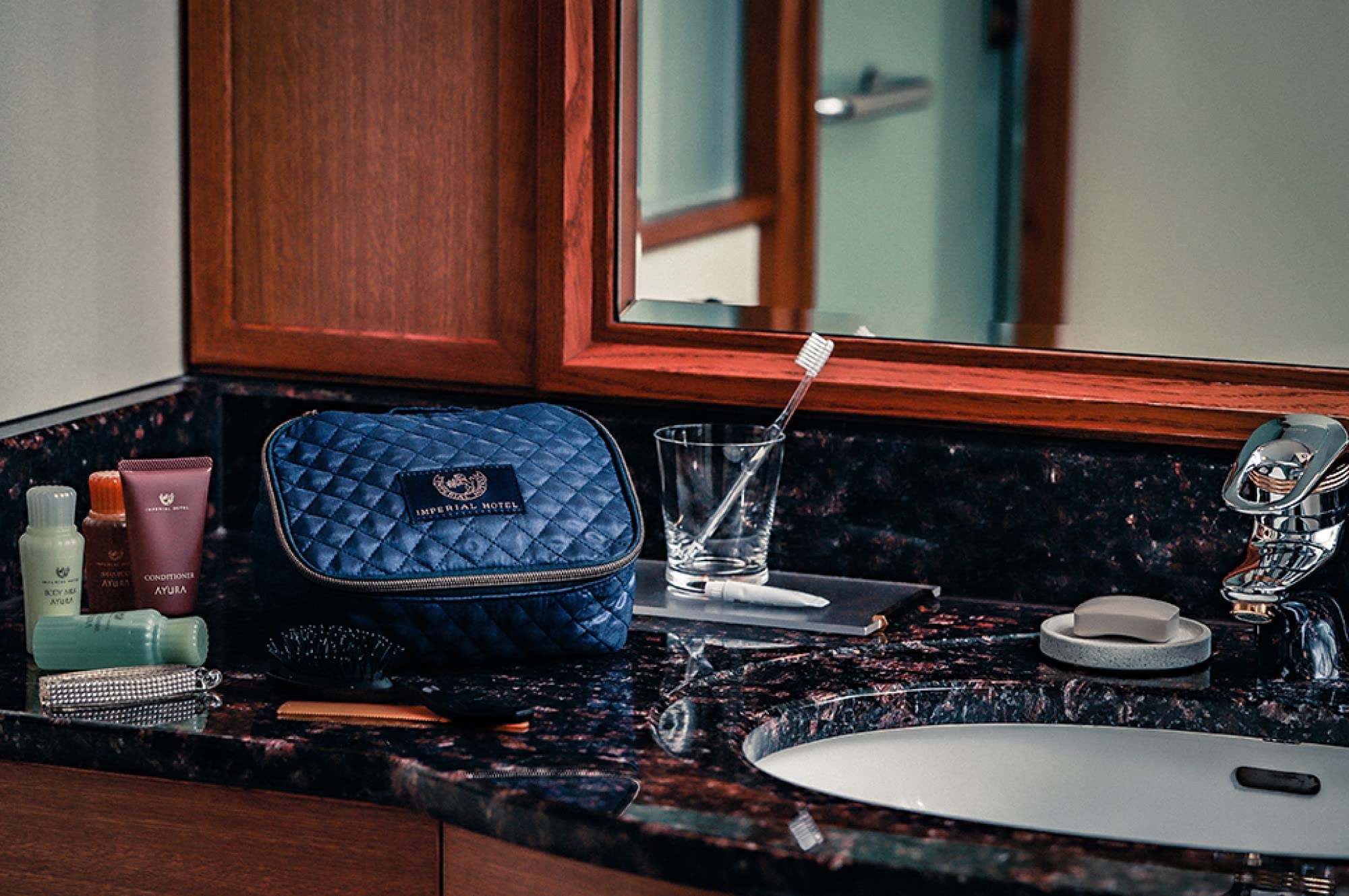 【帝国ホテル ムック本 付録】上品 軽量キルトポーチ SET