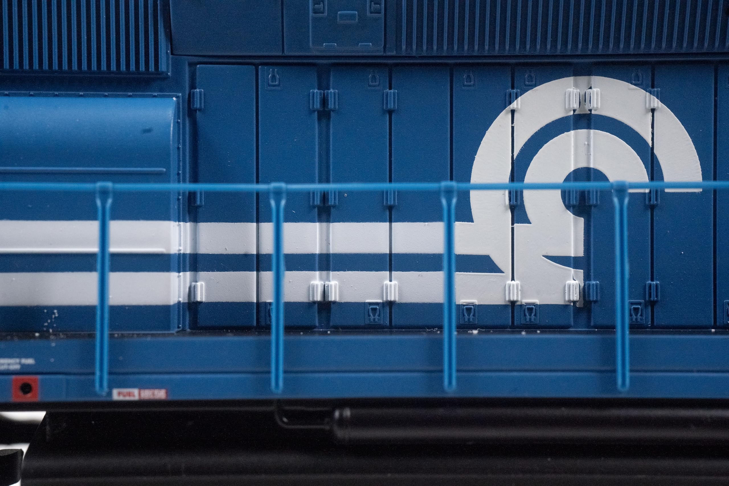 Mua Bachmann Trains - EMD SD 40-2 DCC Ready Diesel Locomotive - Conrail ...