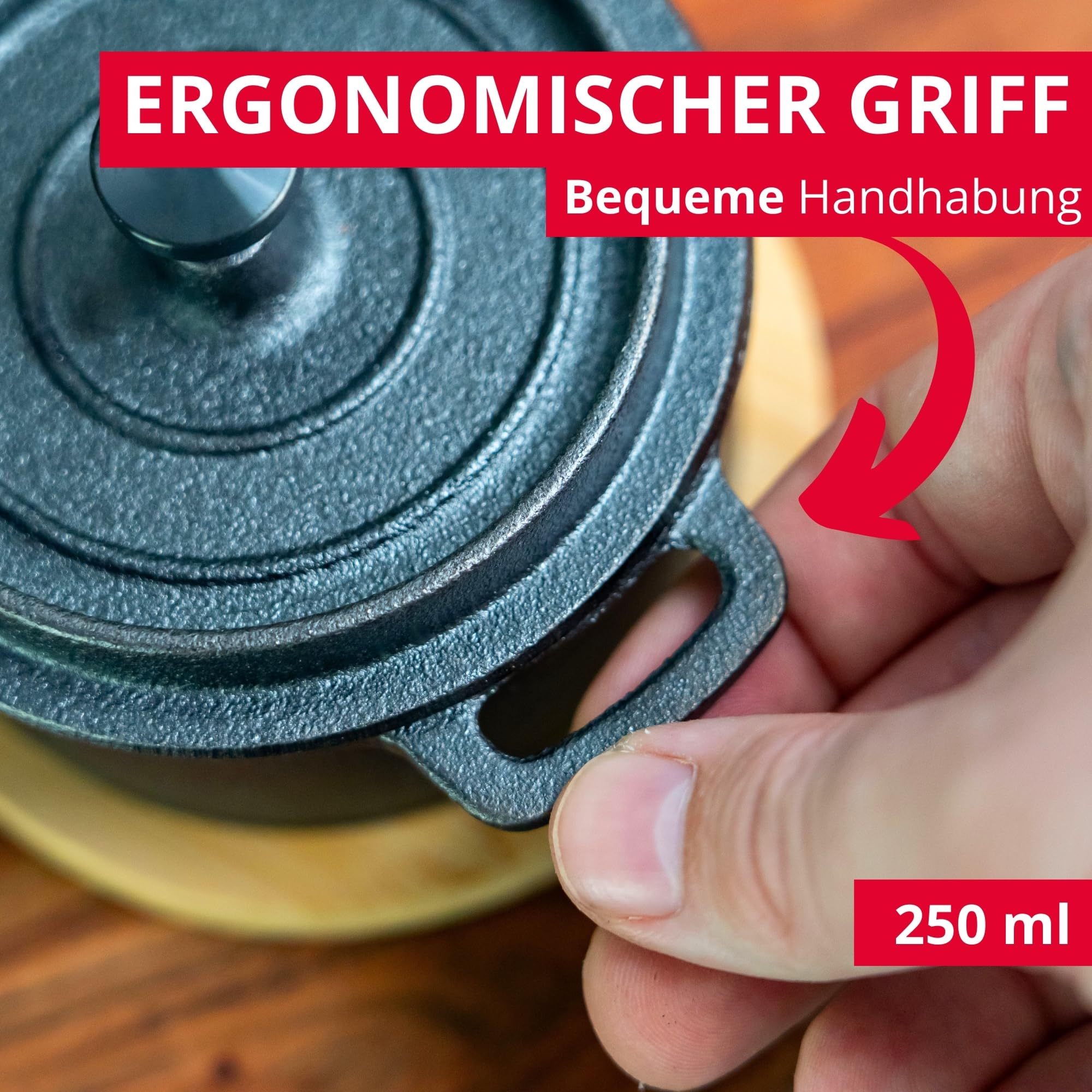 Westmark Gusseiserner Topf Tapas + Friends – kleiner Gusseisentopf mit Deckel, für alle Herdarten geeignet, auch Induktion und Grill, inkl. Bambus-Untersetzer – Eisen, 250 ml 3