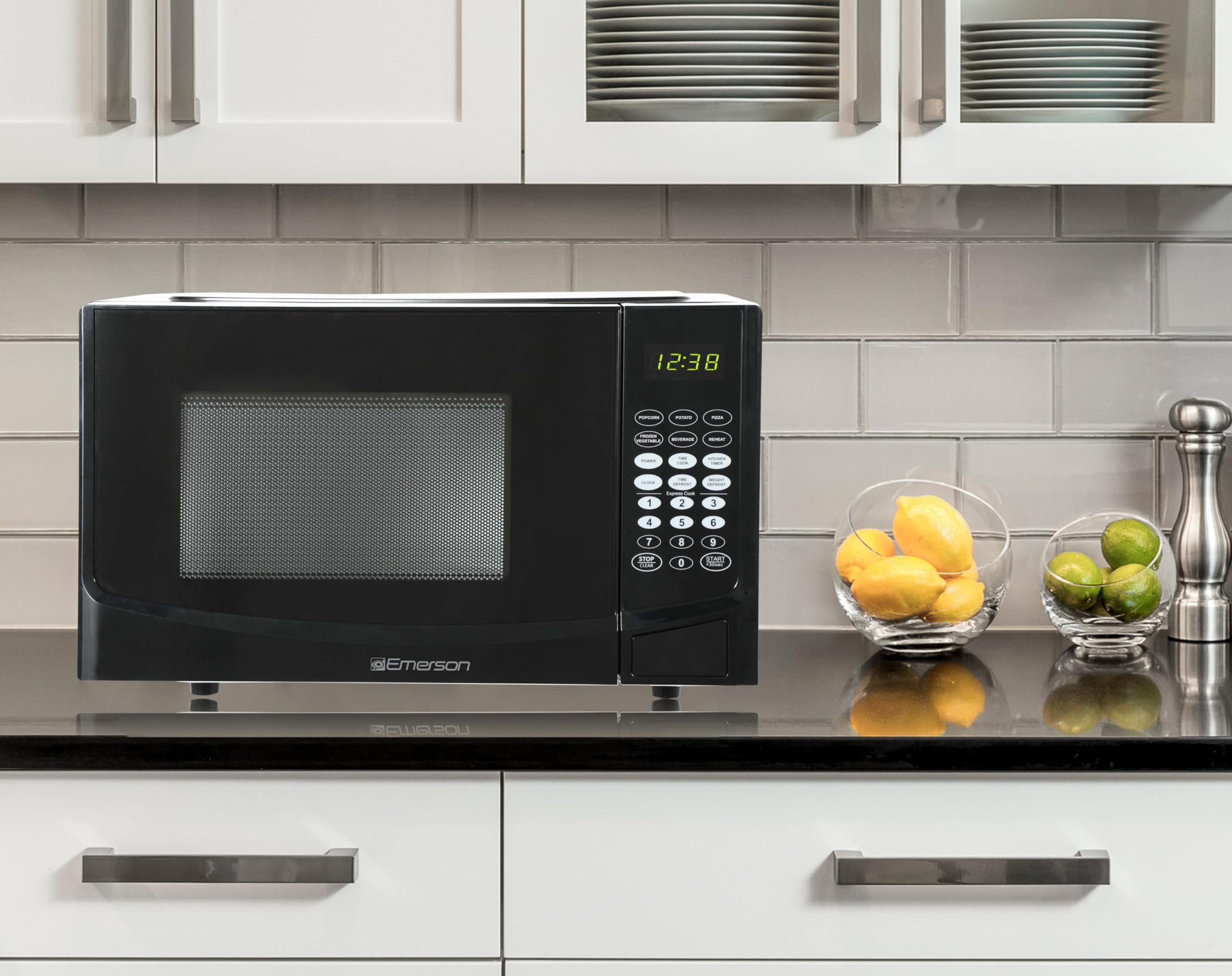 Emerson MW9255B Countertop Microwave Oven, 6 Pre-Programmed Settings, Removable Glass Turntable and Child Safety Lock, 0.9 Cu ft, 900W, Black