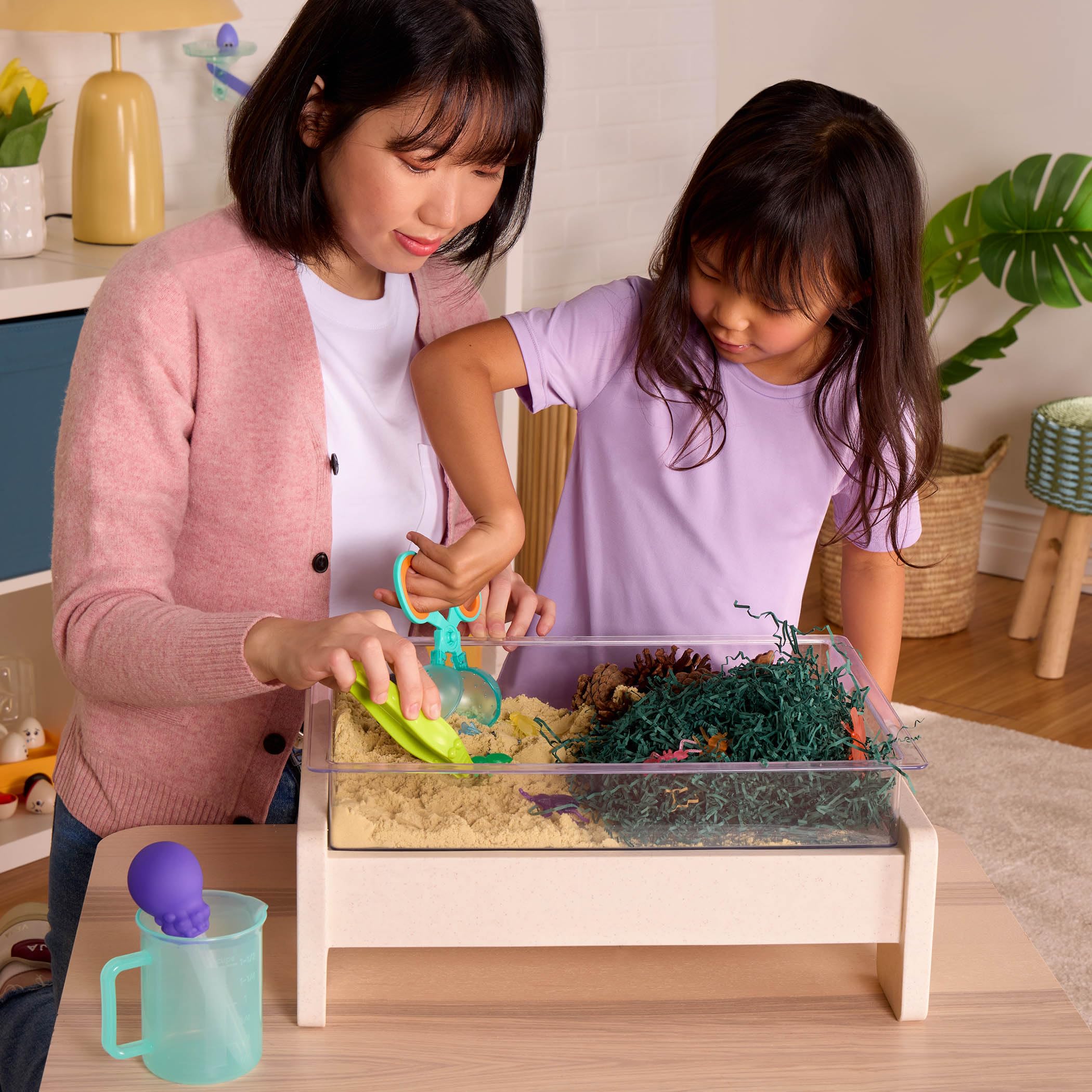 Battat Education Tracing Light Box for Kids – Sensory Light Up Board – Educational Toys for Toddlers – Includes Double – Sided Tracing Cards – Bright Explorer