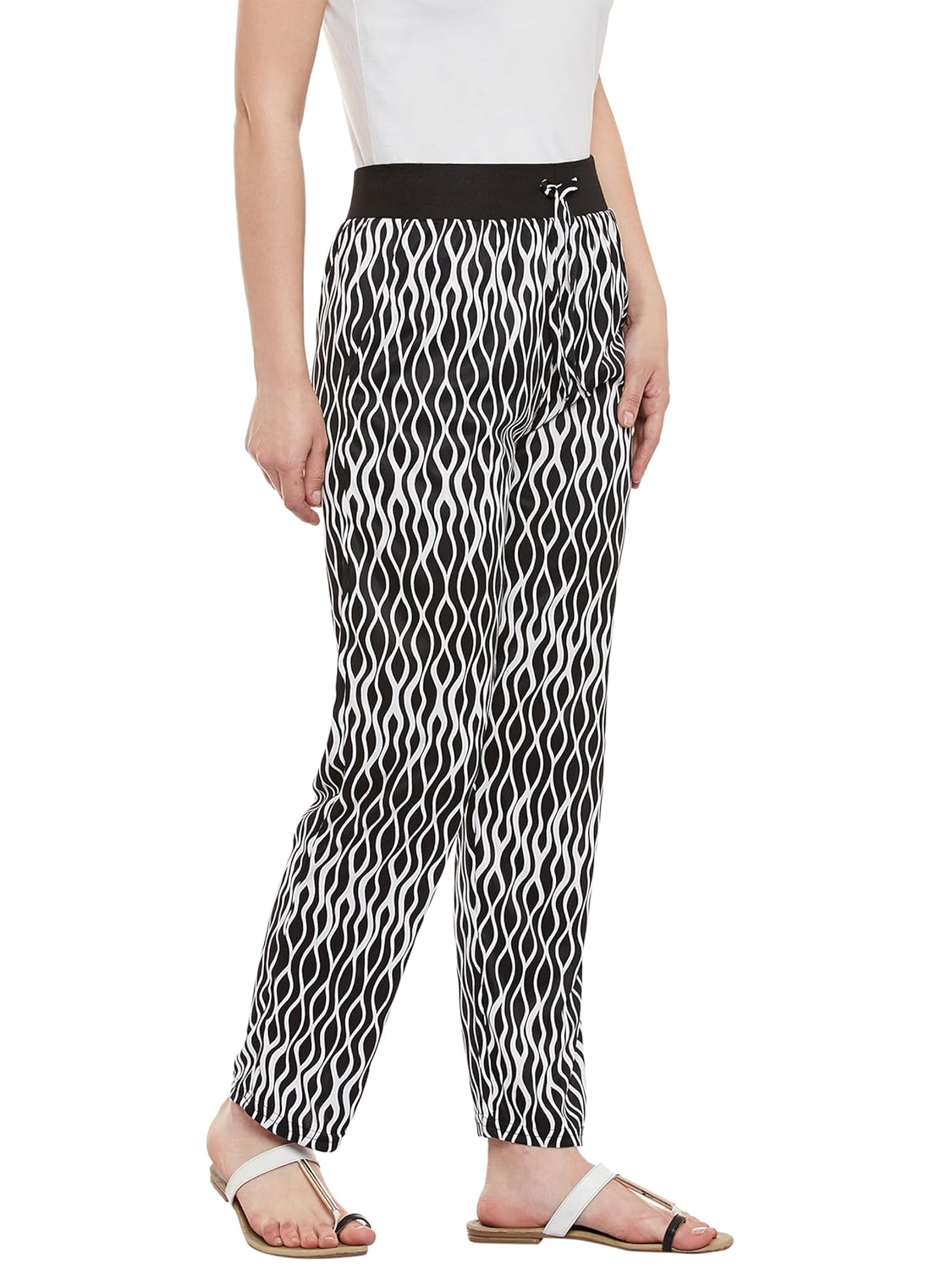 sakhi sang black & white printed pajamas