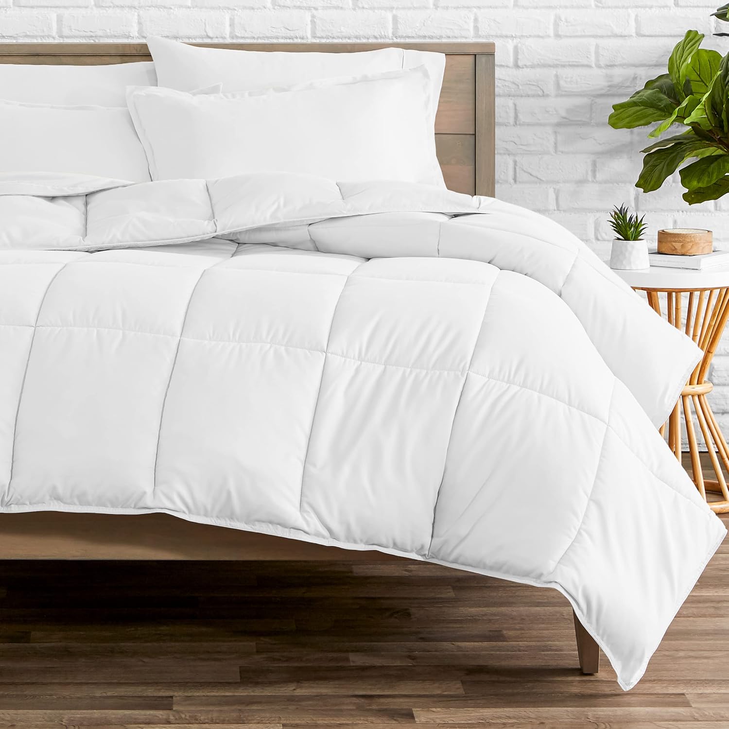 Amazon Com Bare Home Comforter Set Queen Size Goose Down Alternative Ultra Soft Premium 1800 Series Hypoallergenic All Season Breathable Warmth Queen White Kitchen Dining