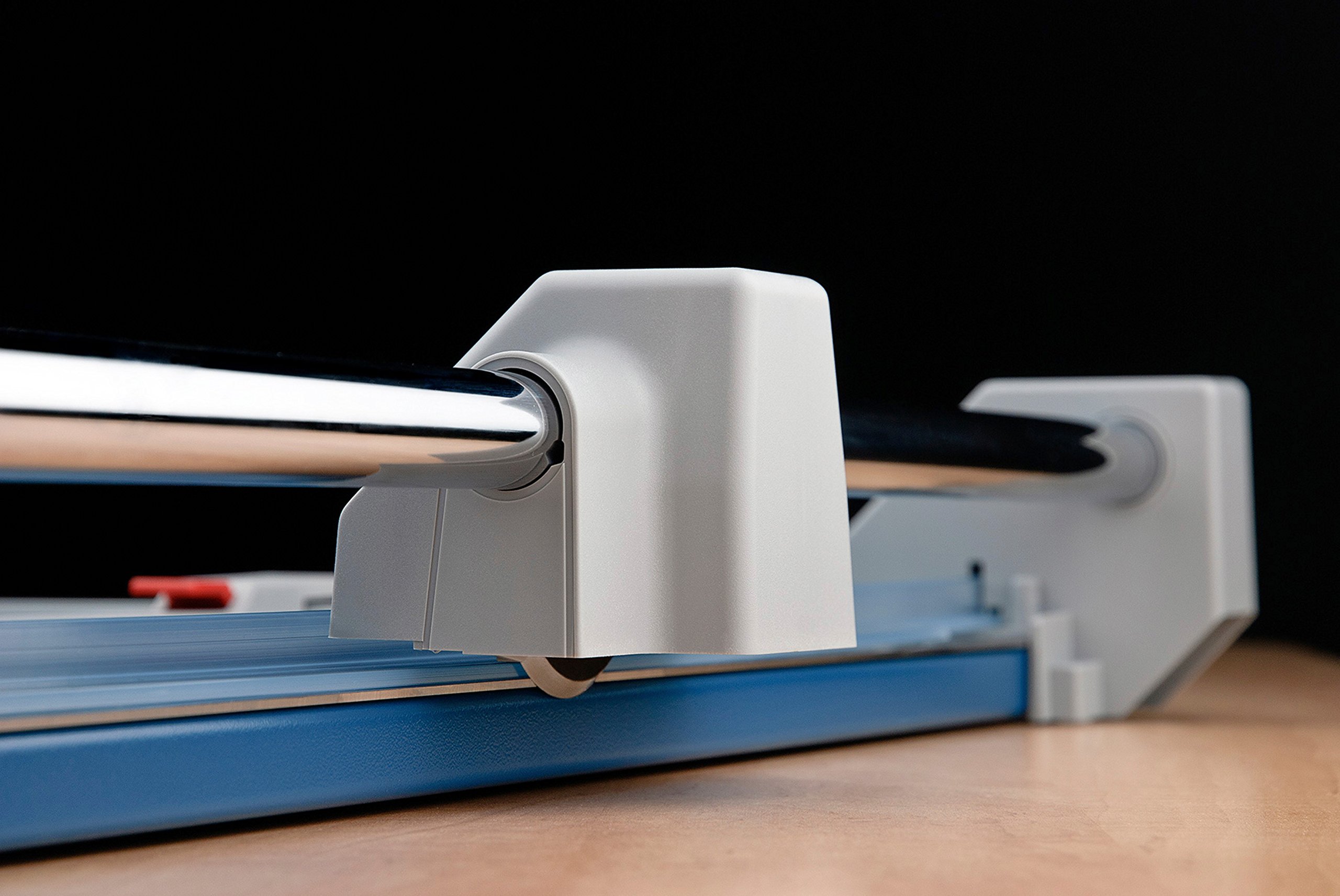 Dahle 552 Professional Rolling Trimmer 20" Cut Length 20 Sheet Capacity Self-Sharpening Automatic Clamp German Engineered Paper Cutter