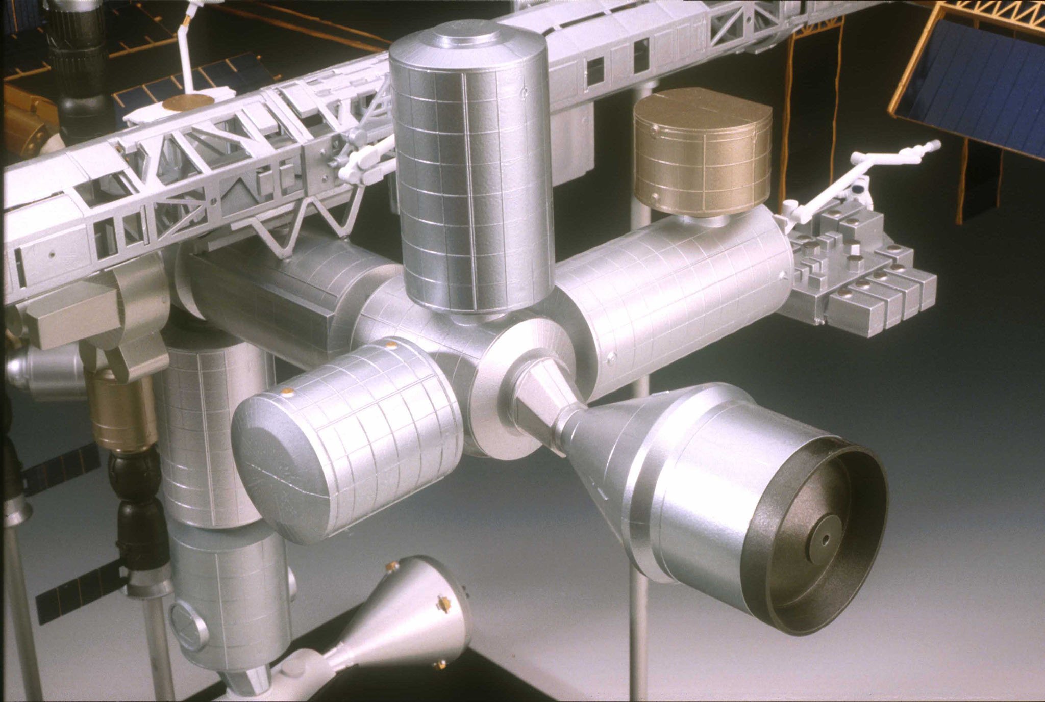 Revell Germany Limited Edition International Space Station ISS Model