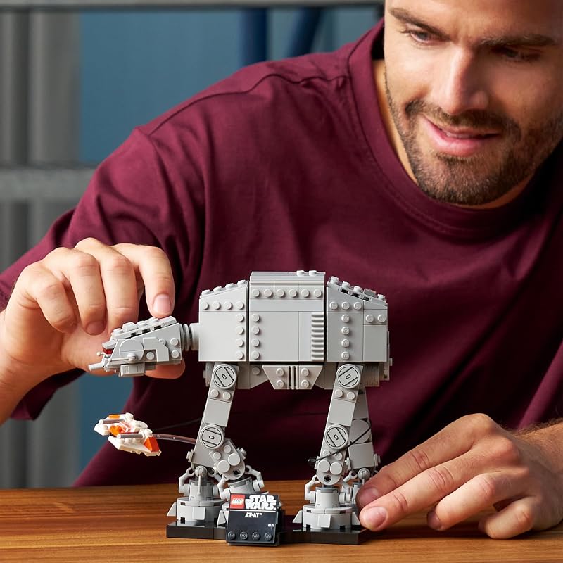 Star Wars 75440 AT-AT - Modelo para Adultos com Snow Speeder, Base de Exposição e Placa de Identificação - Decoração na Prateleira - Ideias de Presentes para o Dia do Pai