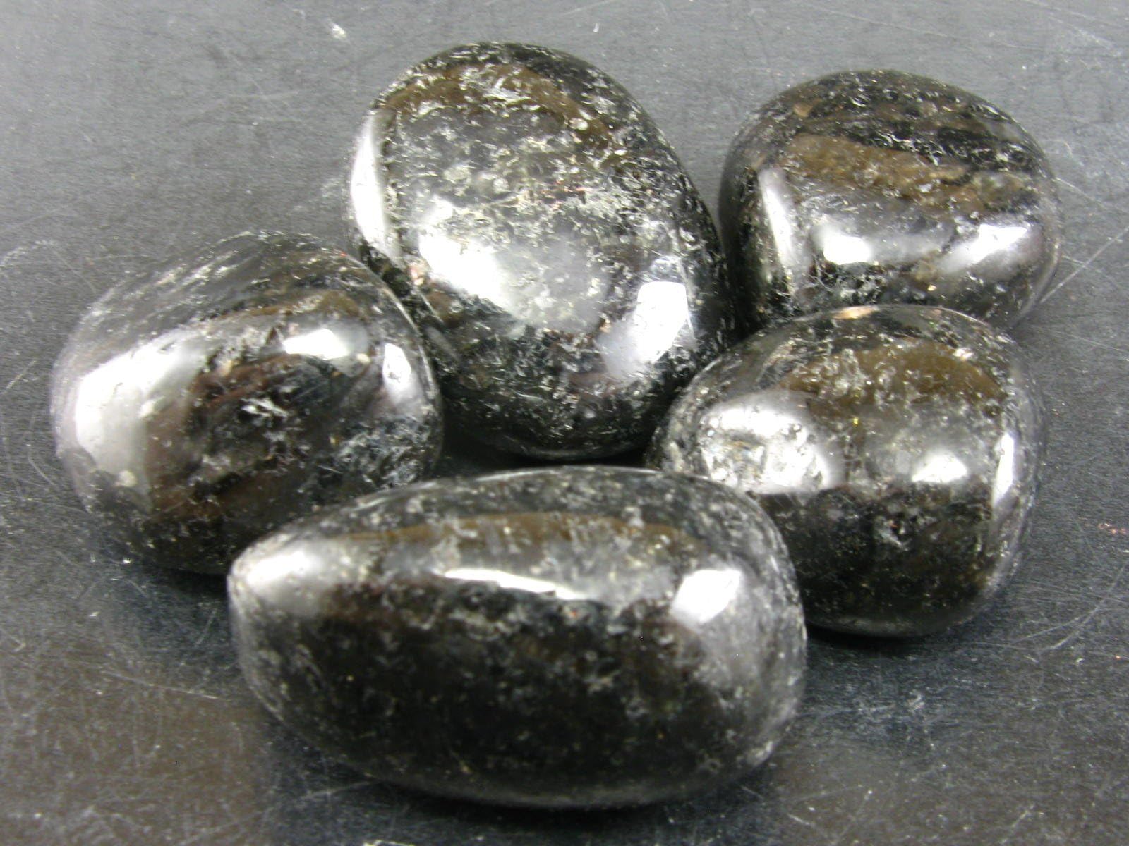 One (1) Nuumite Nuummite Tumbled Stone From Greenland - 15 Grams - 1.0"