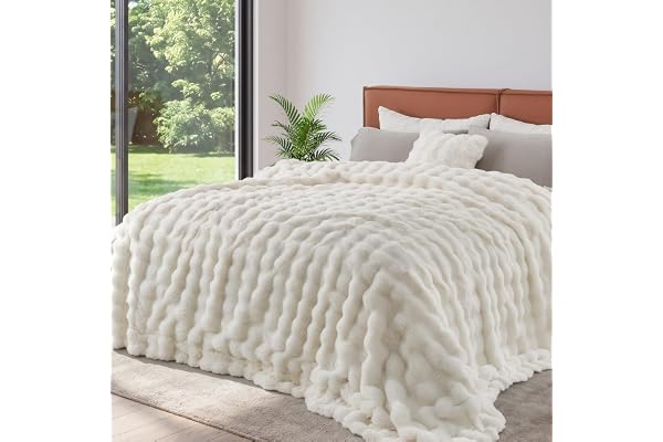 Lotus Karen Queen Size Faux Fur Blanket Cream White - Big Bubble Rabbit Fluff Blanket for Bed, Large Fluffy Fuzzy Cozy Blanke