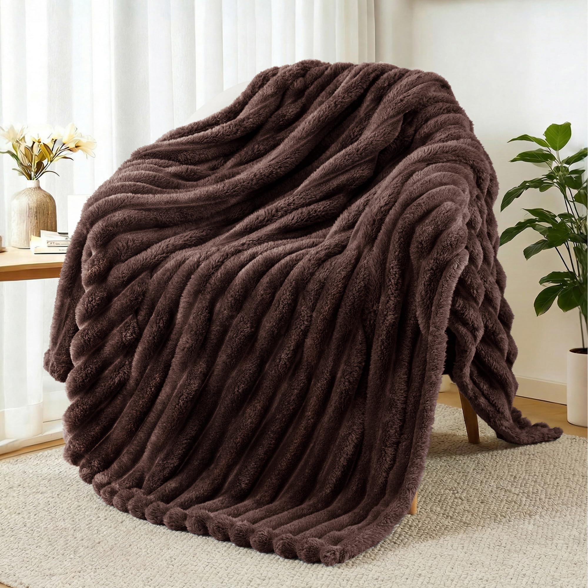 Exclusivo Mezcla Fleece Throw Blanket for Sofa, Super Soft Striped Jacquard Bed Blanket, Lightweight Fuzzy Cozy for All Seasons, 127x152 CM, Coffee