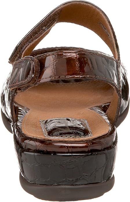 clarks artisan sandals amazon