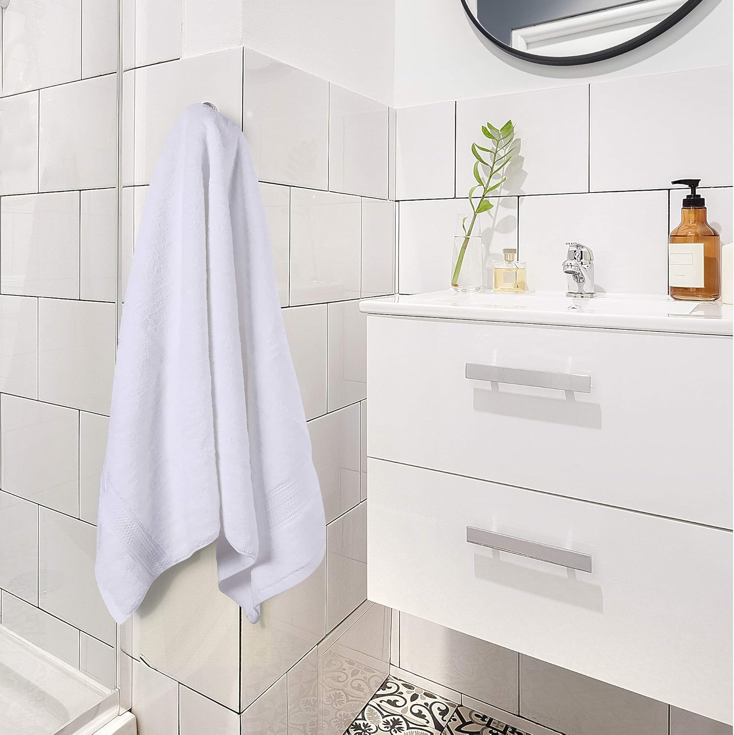 Utopia Towels - Bath Towels Set, White - Luxurious 700 GSM 100% Ring Spun Cotton - Quick Dry, Highly Absorbent, Soft Feel Towels, Perfect for Daily Use (4-Pack): Home & Kitchen