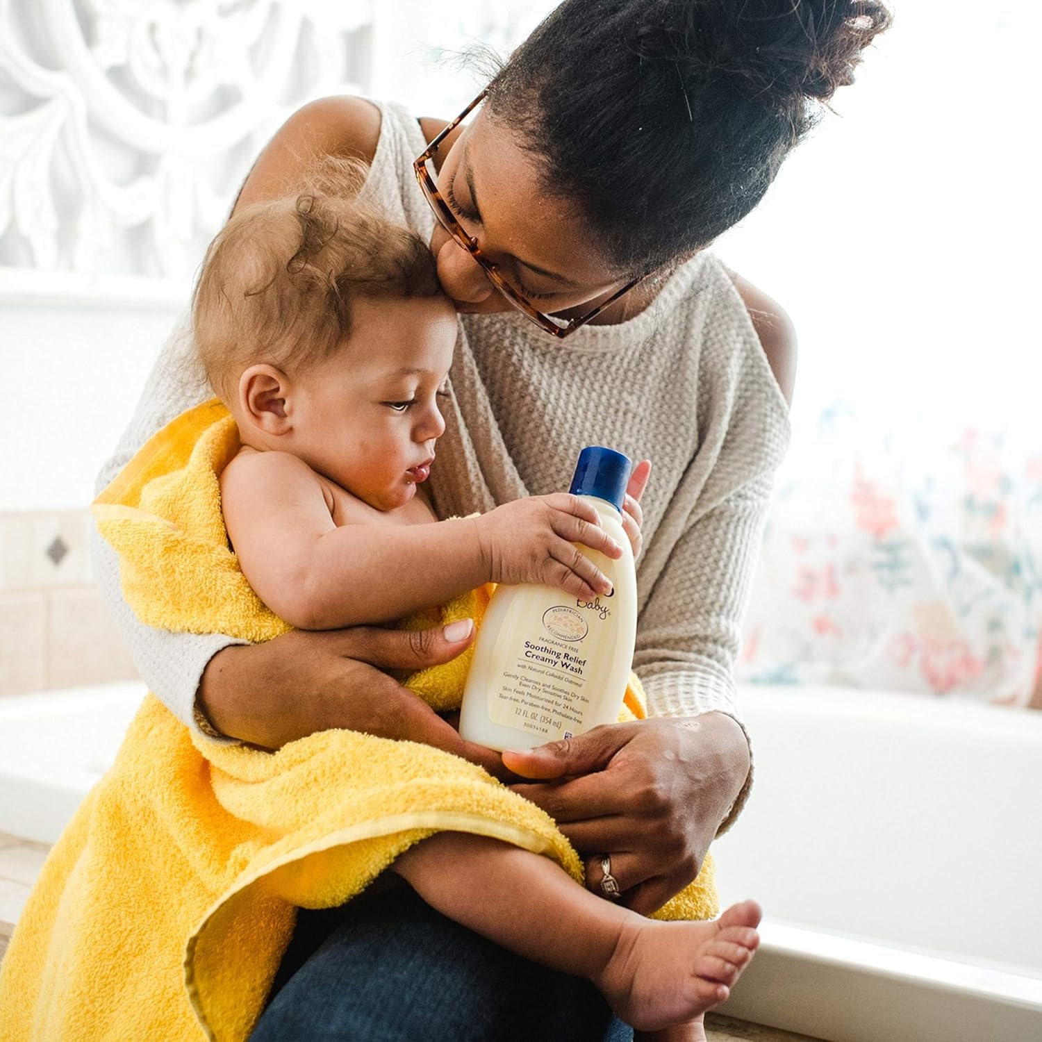 Aveeno Baby Soothing Relief Creamy Wash with Natural Colloidal Oatmeal for Dry & Sensitive Skin, Hypoallergenic & Tear-Free Formula, 8 fl. oz: Health & Personal Care