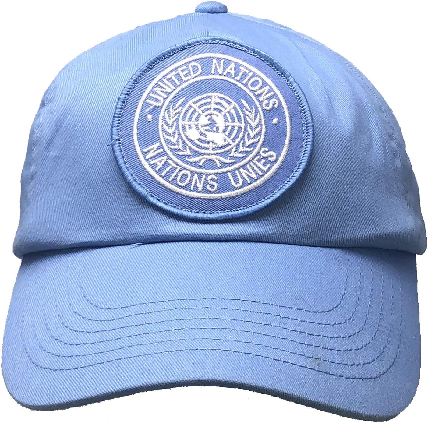 un baseball cap