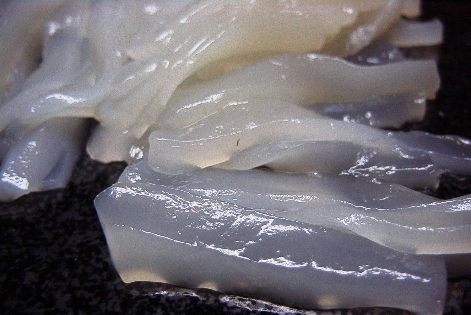 Amazon 生イカ お刺身用 300g以上 知床三佐ヱ門本舗 鮮魚 通販