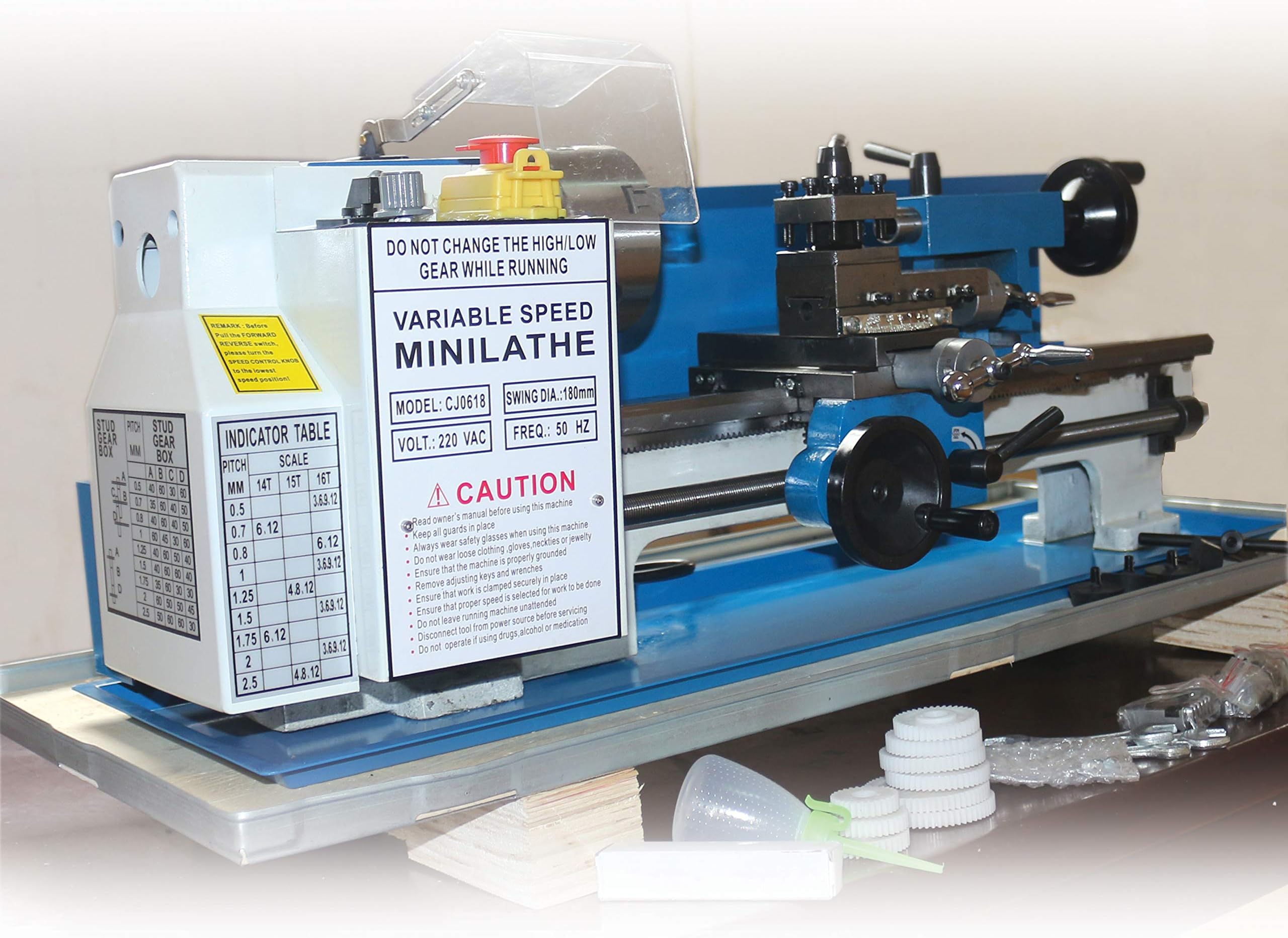 CNC 0618 550W 220V Mini Lathe Machine, 100mm Three-jaw chuck Nylon gear DIY Shop Benchtop Metal Lathe Tool Machine Variable Speed Milling Digital Display