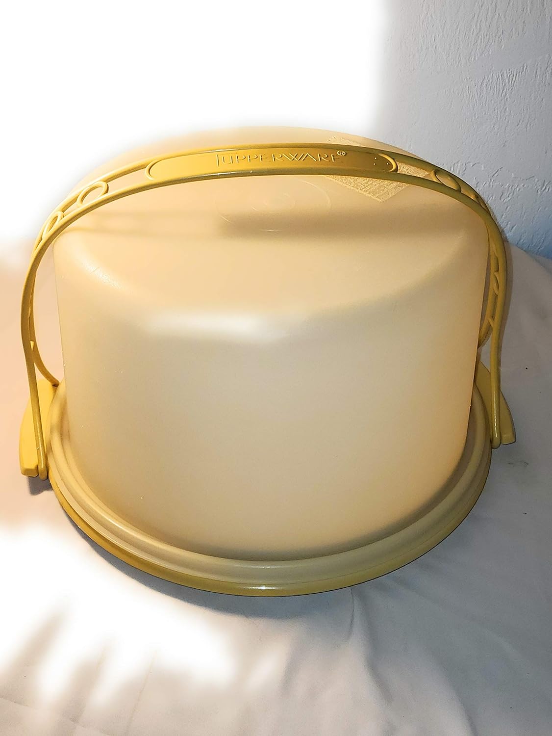 Vintage Tupperware 12" Round Large Harvest Gold Cake Carrier Taker