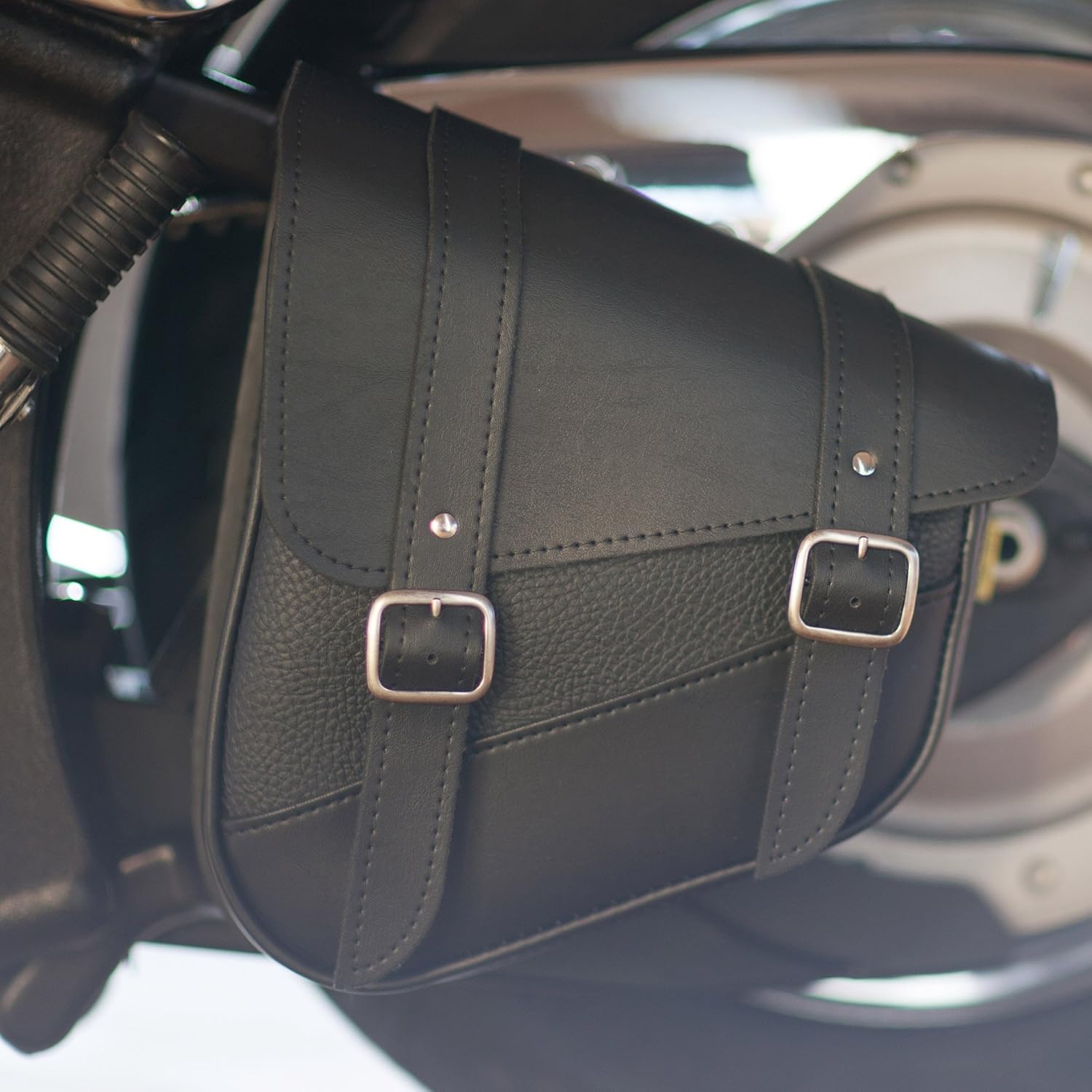 Dowco Willie & Max 59776-00 Triangulated Synthetic Leather Motorcycle Swingarm Bag: Black, 9 Liter Capacity: Automotive