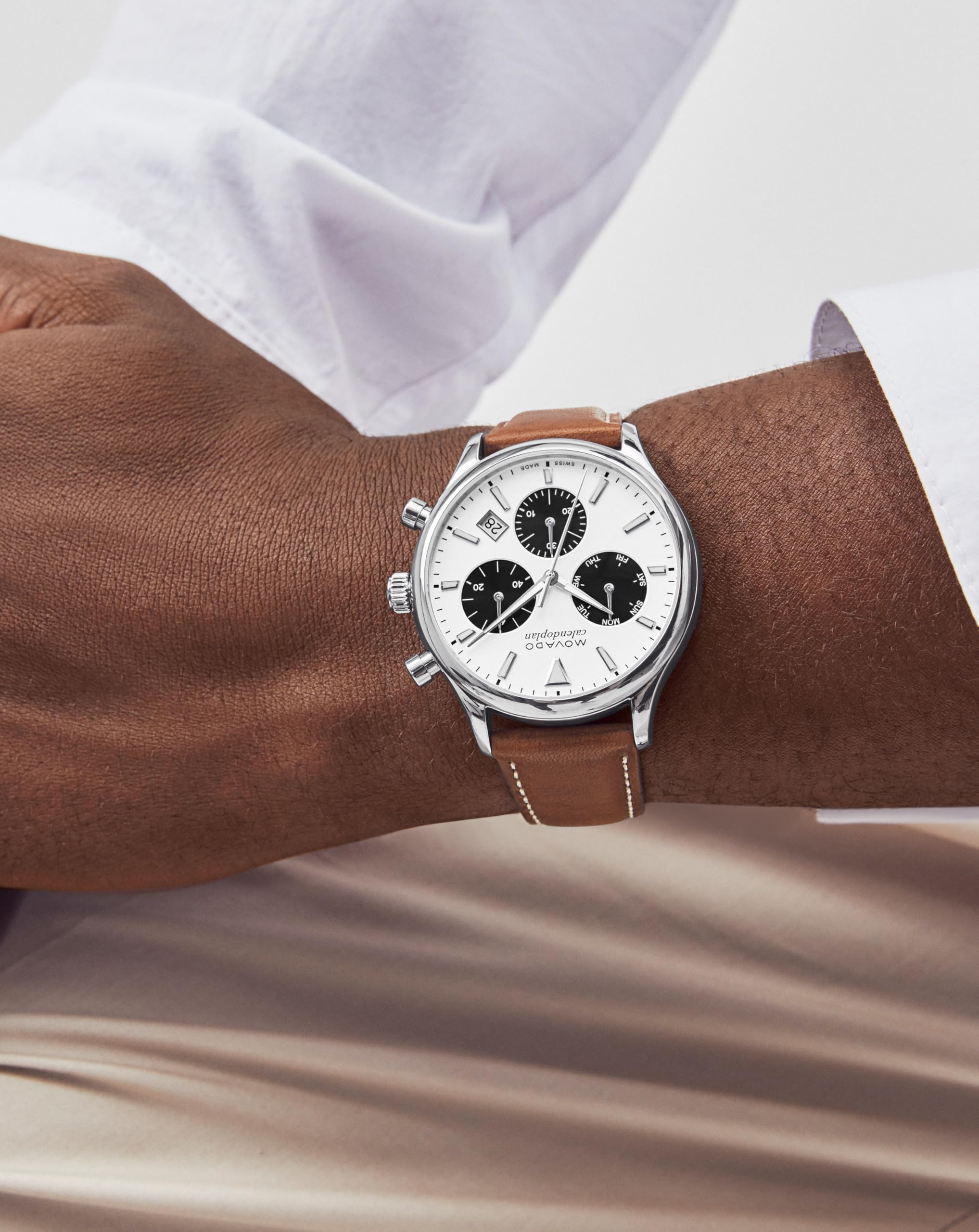 Movado Heritage Calendoplan Men's Luxury Chronograph Watch - Swiss Quartz Movement, Calfskin Strap, Water Resistance 30 Meters (3ATM) - Classic Timepiece - Gift for Him - 43mm