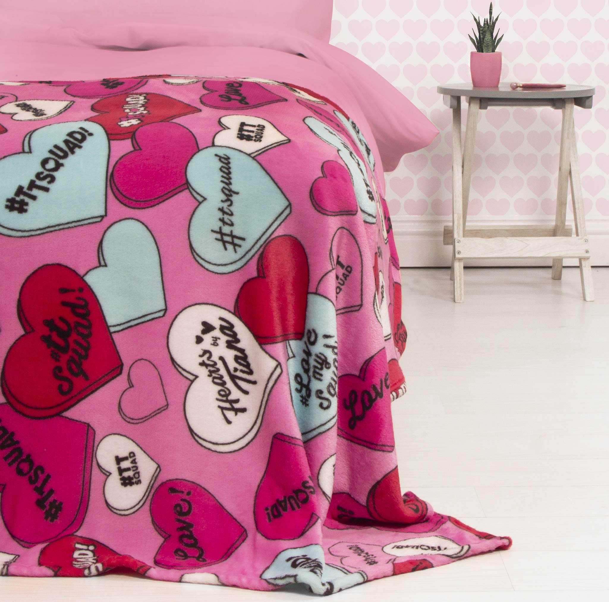 Hearts By Tiana Official Pink Fleece Throw | TT Squad Youtuber Vlogger Design Super Soft Blanket | Perfect For Any Bedroom, Polyester, 100 x 150cm