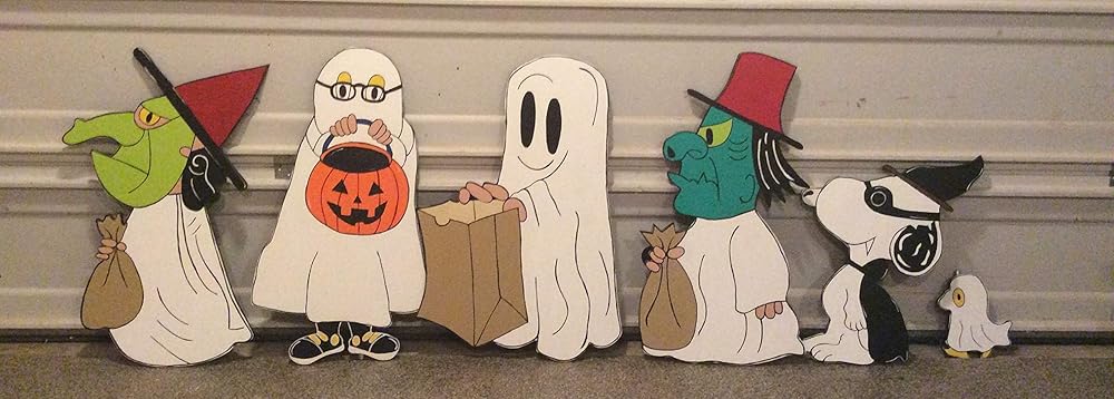 PEANUTS CHARLIE BROWN HALLOWEEN WOOD YARD