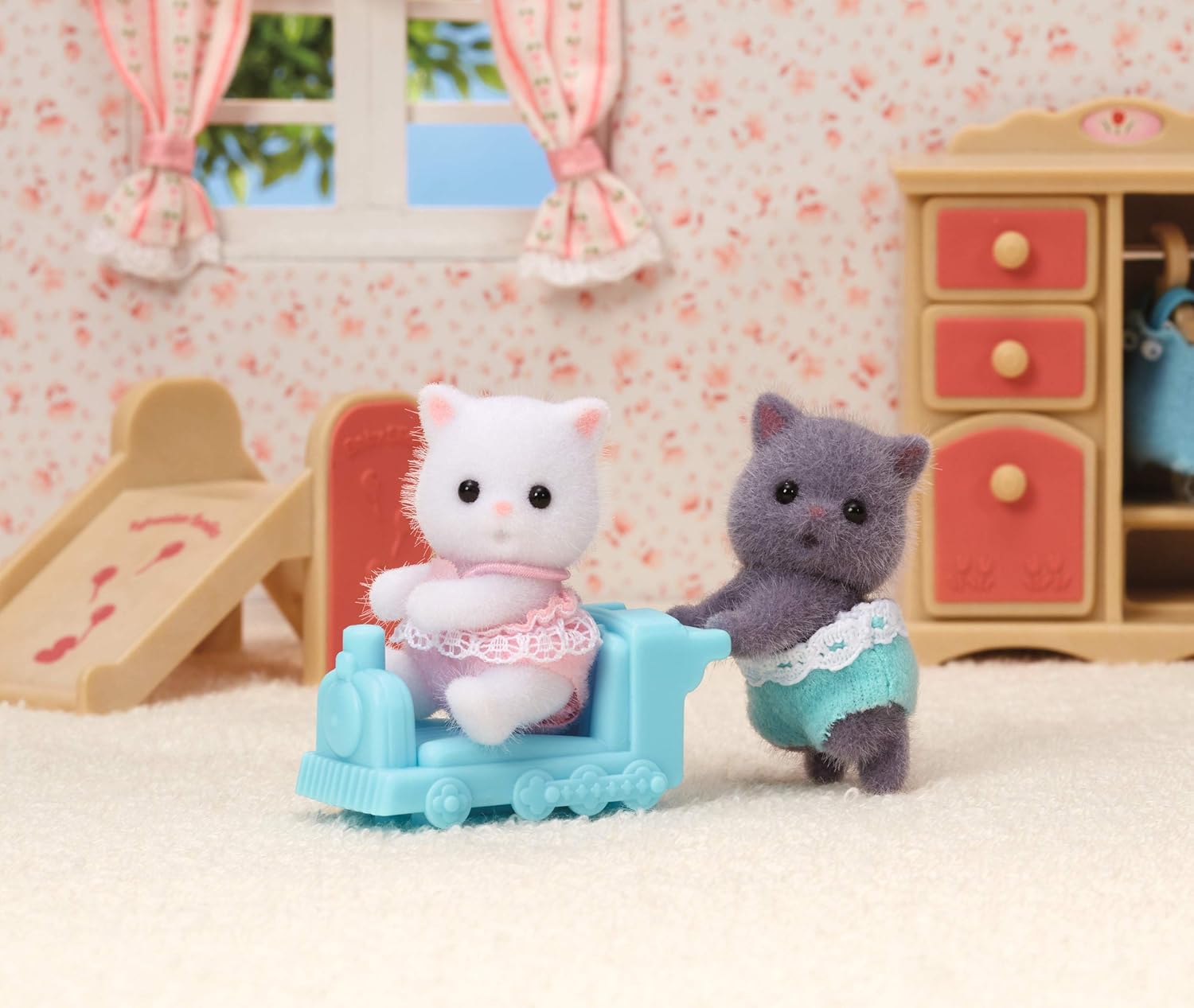 Sylvanian Families Persian Cat Twins, Multicoloured, standard size - Image 5