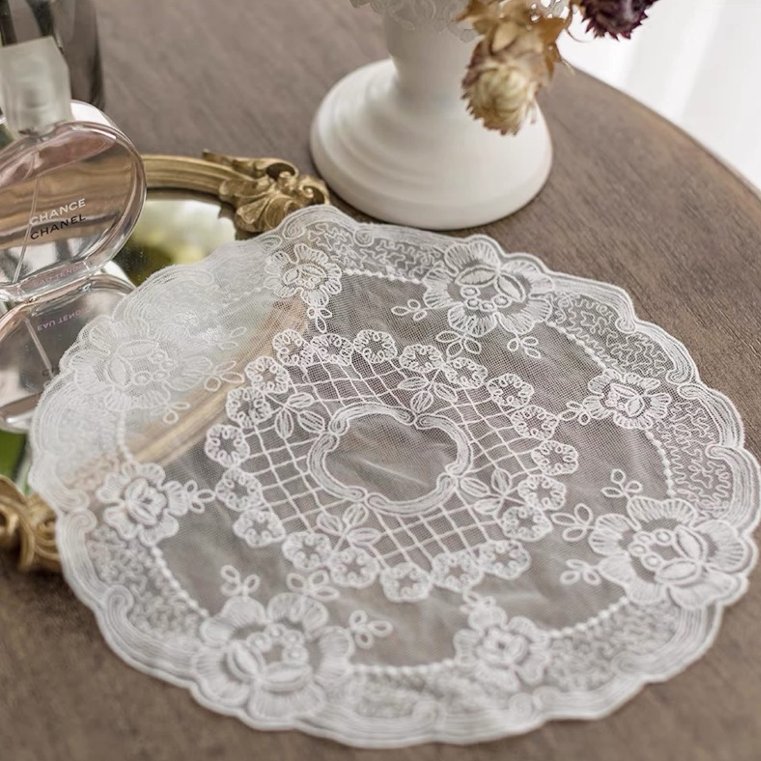 2pcs Retro French lace Placemats, exquisite flower embroidered Round Doilies Coasters Vase mat for home decoration (White,Diameter 27cm)