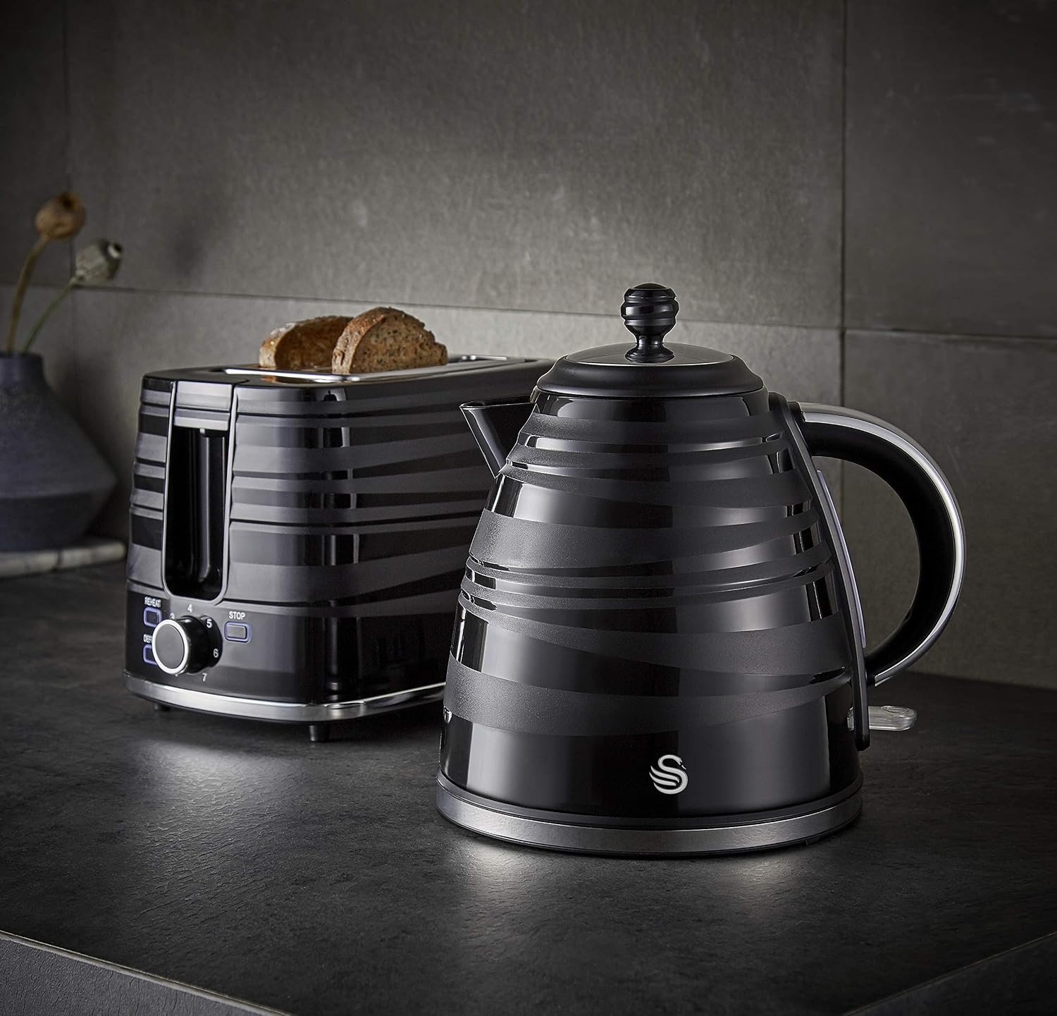 Swan, SK31050BN, Symphony 1.7 Litre Jug Kettle with 360 Degree Rotational Base, 3000 Watts, Black, 1.7 Litres - Image 3