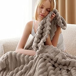 Bedsure GentleSoft Mocha Meringue Fleece Blanket