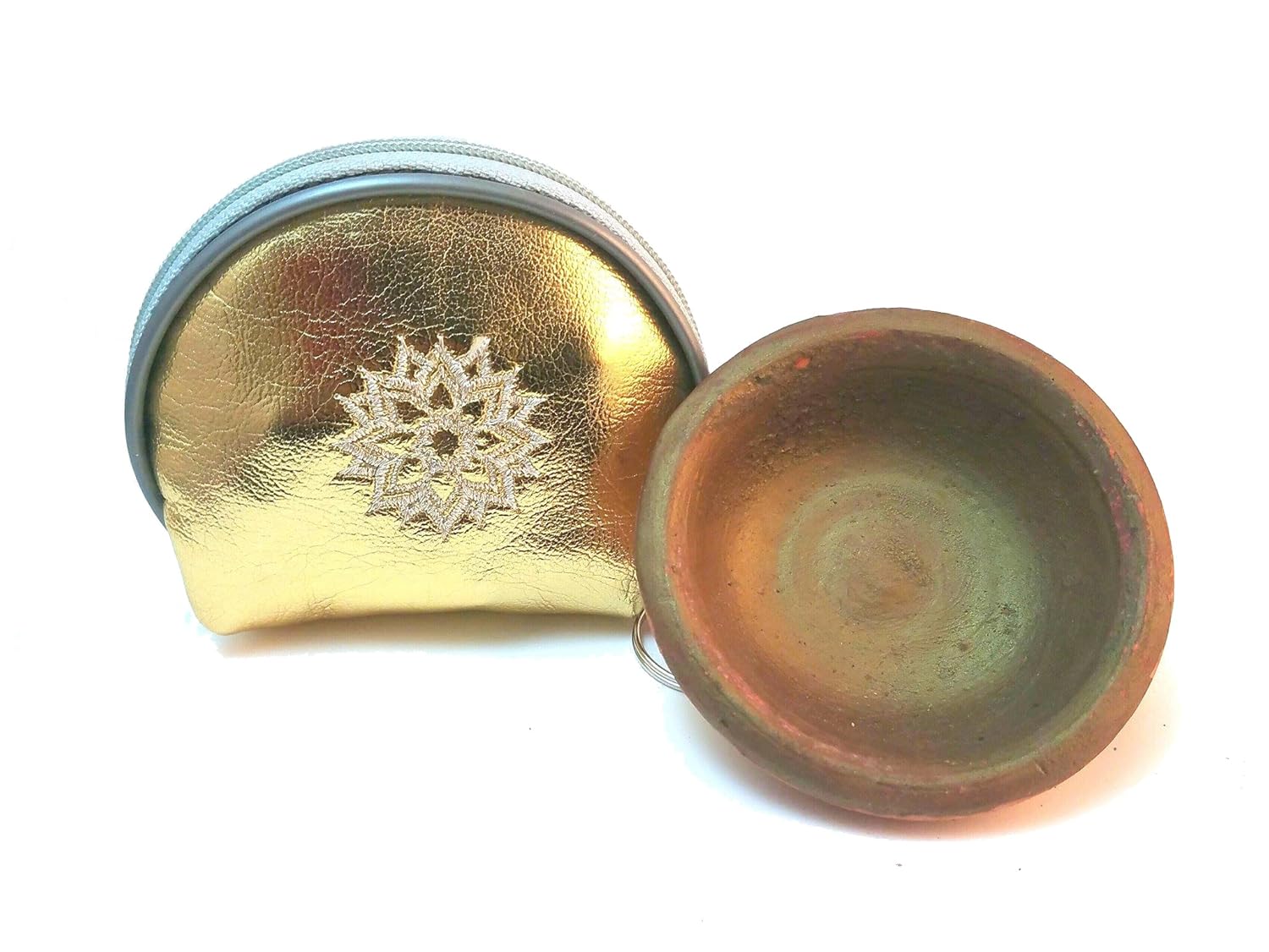 Traditional Moroccan Lip Stain in a handmade terracotta