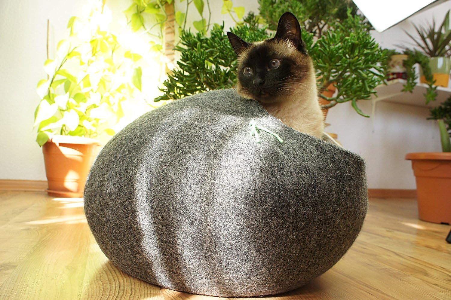 Kivikis Cat House, Bed, Cave. Handmade. Ecological Sheep Wool. Size XL Large (17-26 pounds cat) Made.