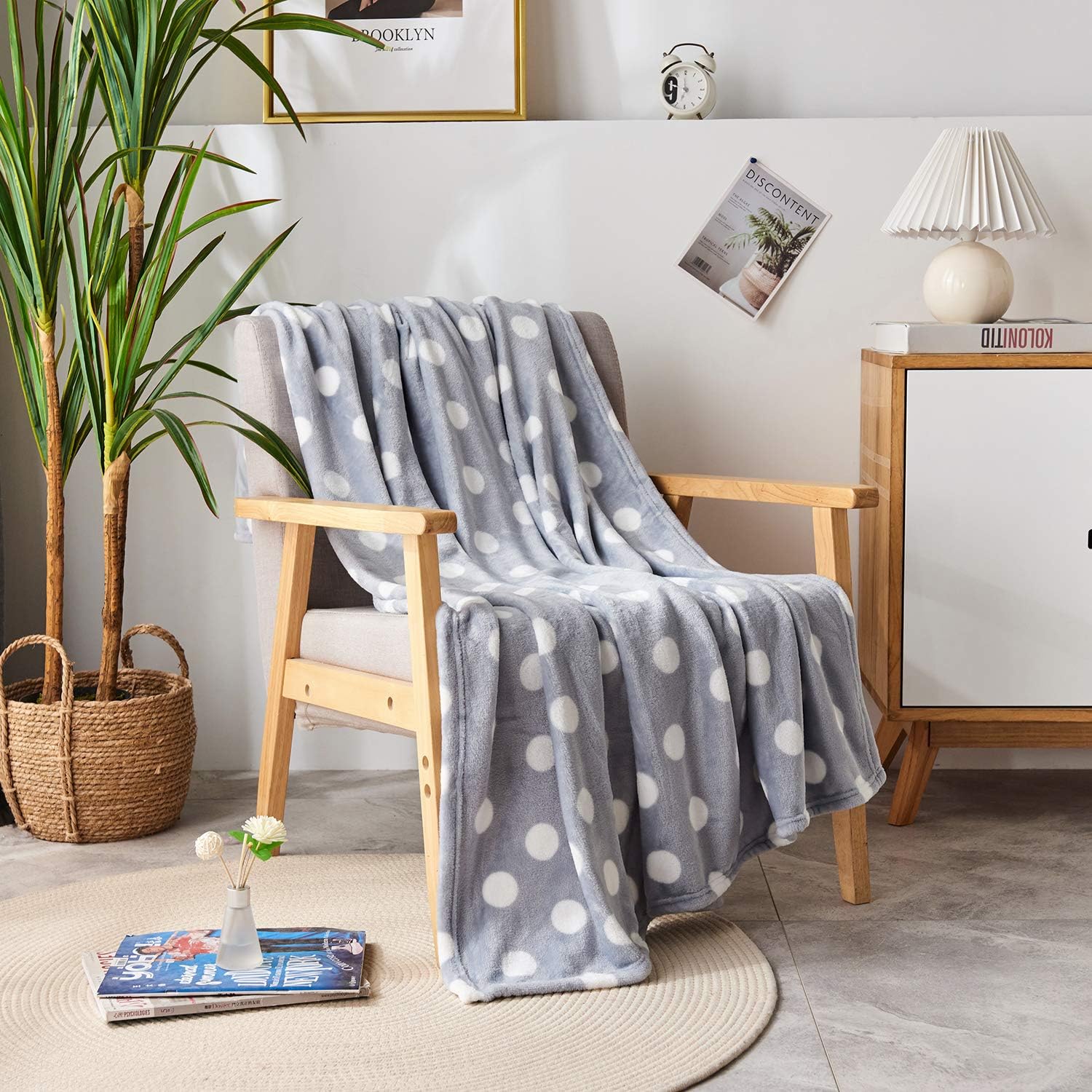 DAKANG Plush Throw Blanket, Fleece Throw for Couch 50" x 60" - Soft Microfiber Cozy Lightweight Printed All Season Bed Throw Blanket, Polka Dot Grey: Home & Kitchen