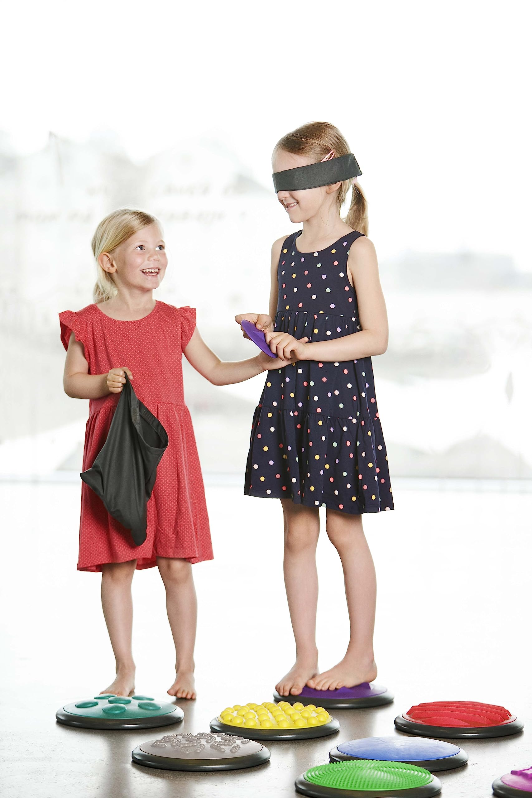 GONGE Tactile Sensory Discs - Set of 20 Textured Stepping Discs, Sensory Exploration, Cognitive Development - Includes Blindfold - Ages 1+, Vibrant