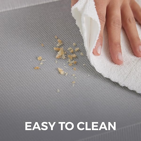 HOME GENIE HEAT RESISTANT PLACEMATS, DINING ROOM TABLE MATS, PROTECT SURFACES, WOVEN PLACEMAT SETTING FOR DINNER, WASHABLE VINYL FOOD GRADE MAT, KITCHEN DECOR ACCESSORIES, SET OF 4, SIZE 18X12, SILVER