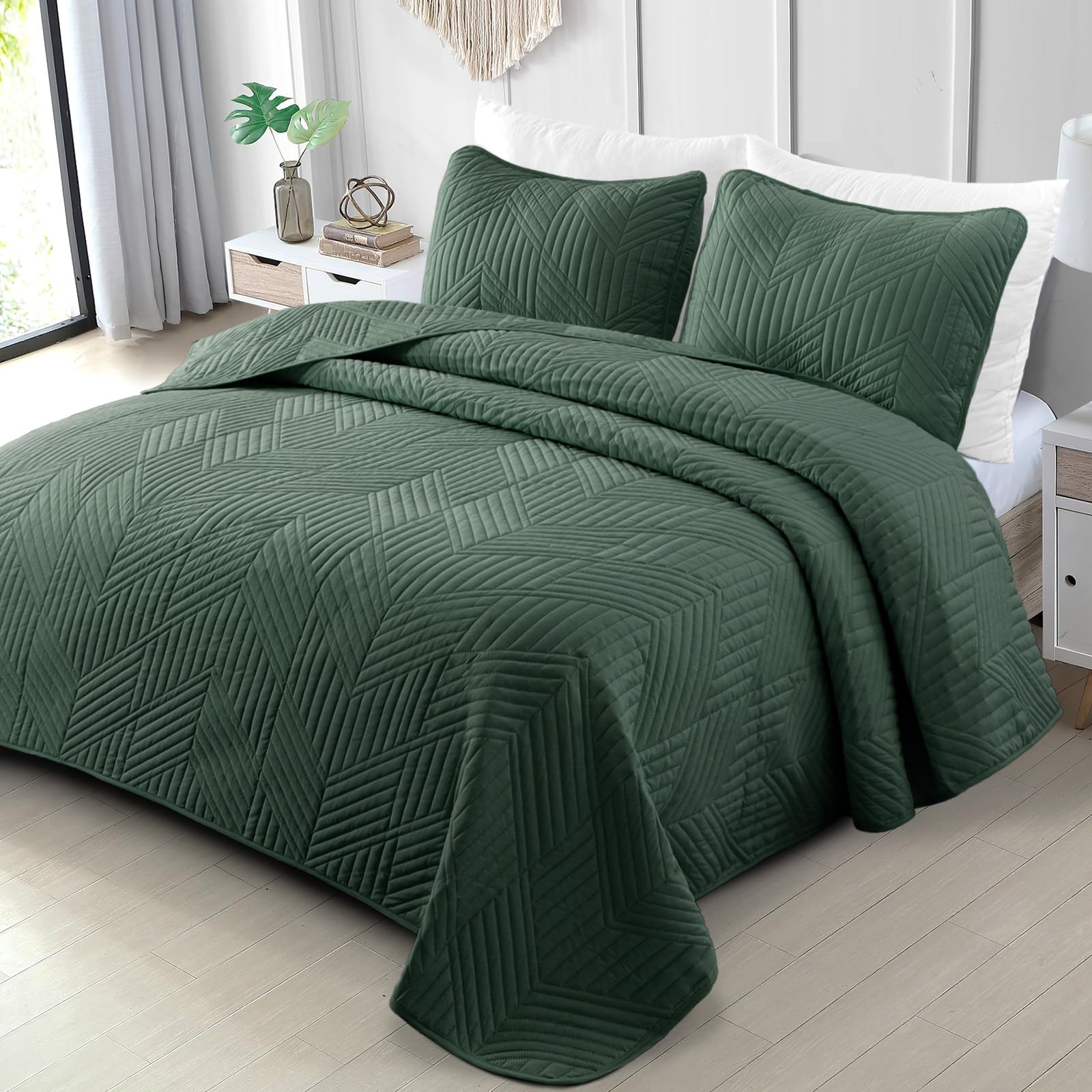 Photo 1 of Exclusivo Mezcla California King Quilt Bedding Set, Lightweight Green Oversized King Bedspreads Soft Modern Geometric Coverlet Set for All Seasons (1 Quilt and 2 Pillow Shams)