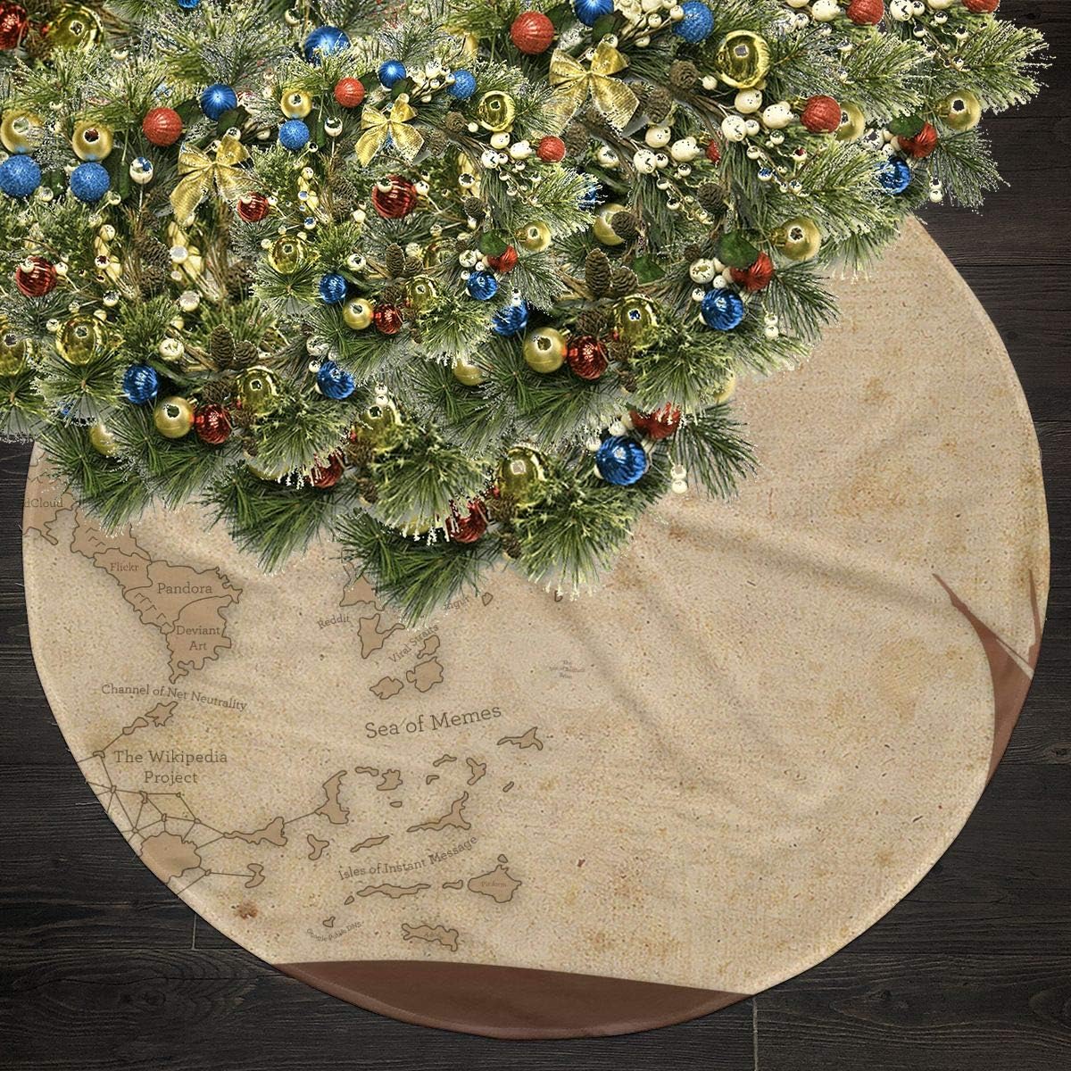 Addobbi Natalizi Wikipedia.Hasaka Pirate Bay Pirata Mappa Del Tesoro 91 4 Cm Sotto L Albero Di Natale Artificiale Gonna Tappeto Legno Tappetino Protettivo A Tema Cuscino Rotondo Classico Big Grande Natale Decorazioni Amazon It Casa E