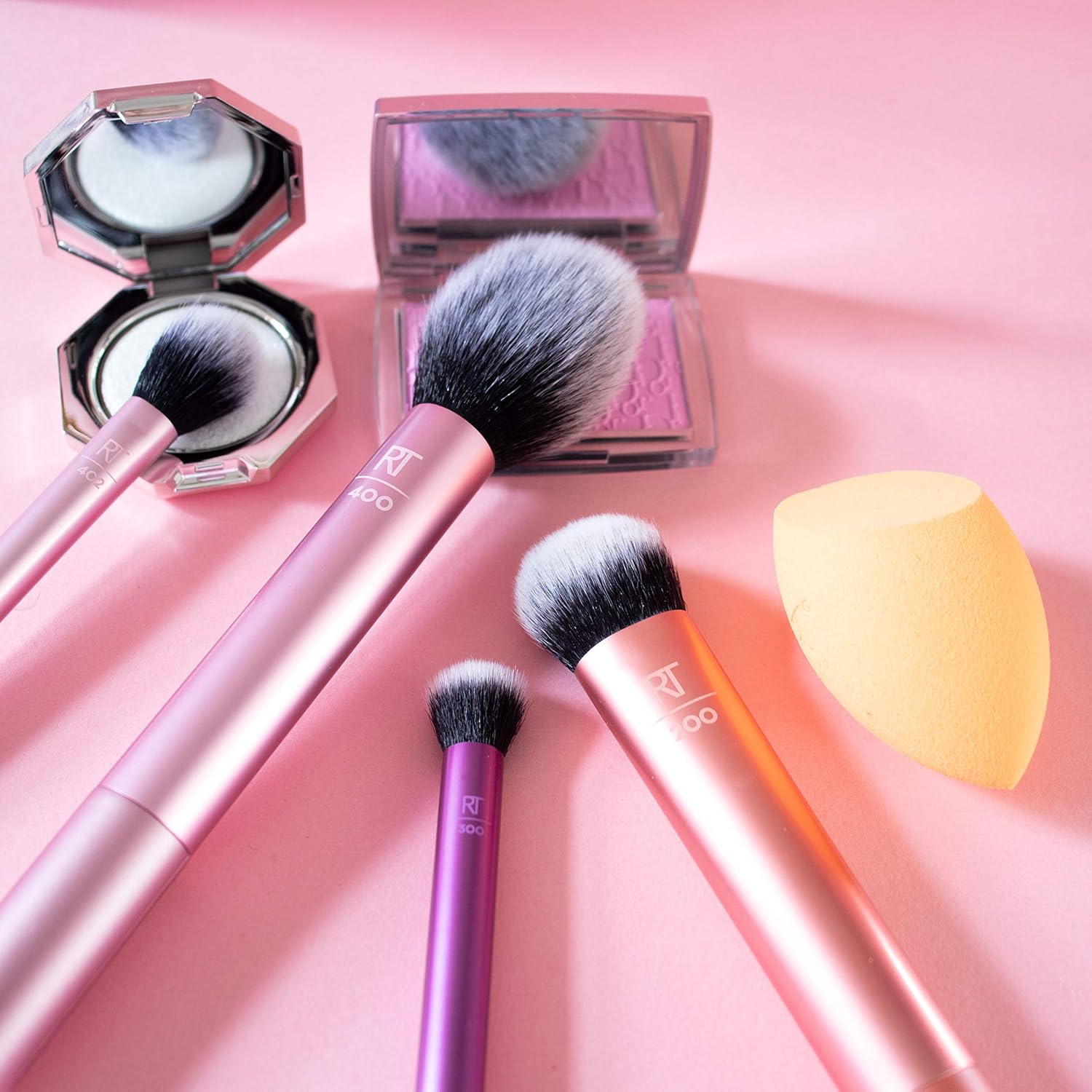 Real Techniques Makeup Brush Set with Sponge Blender for Eyeshadow, Foundation, Blush, and Concealer, Set of 5: Beauty