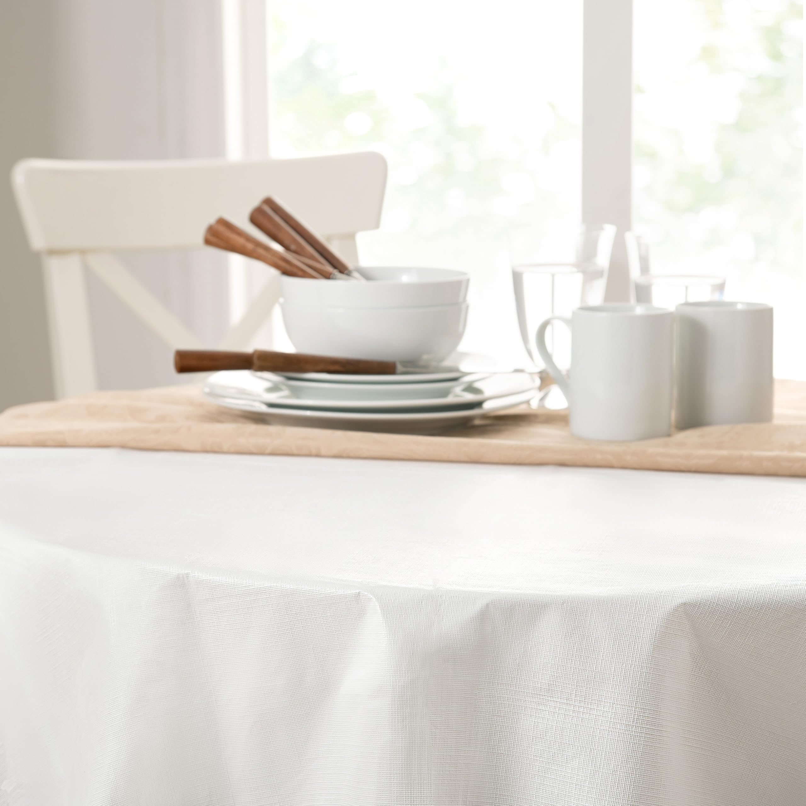 Elrene Cushioned Flannel Backing, White, 70" (Round)