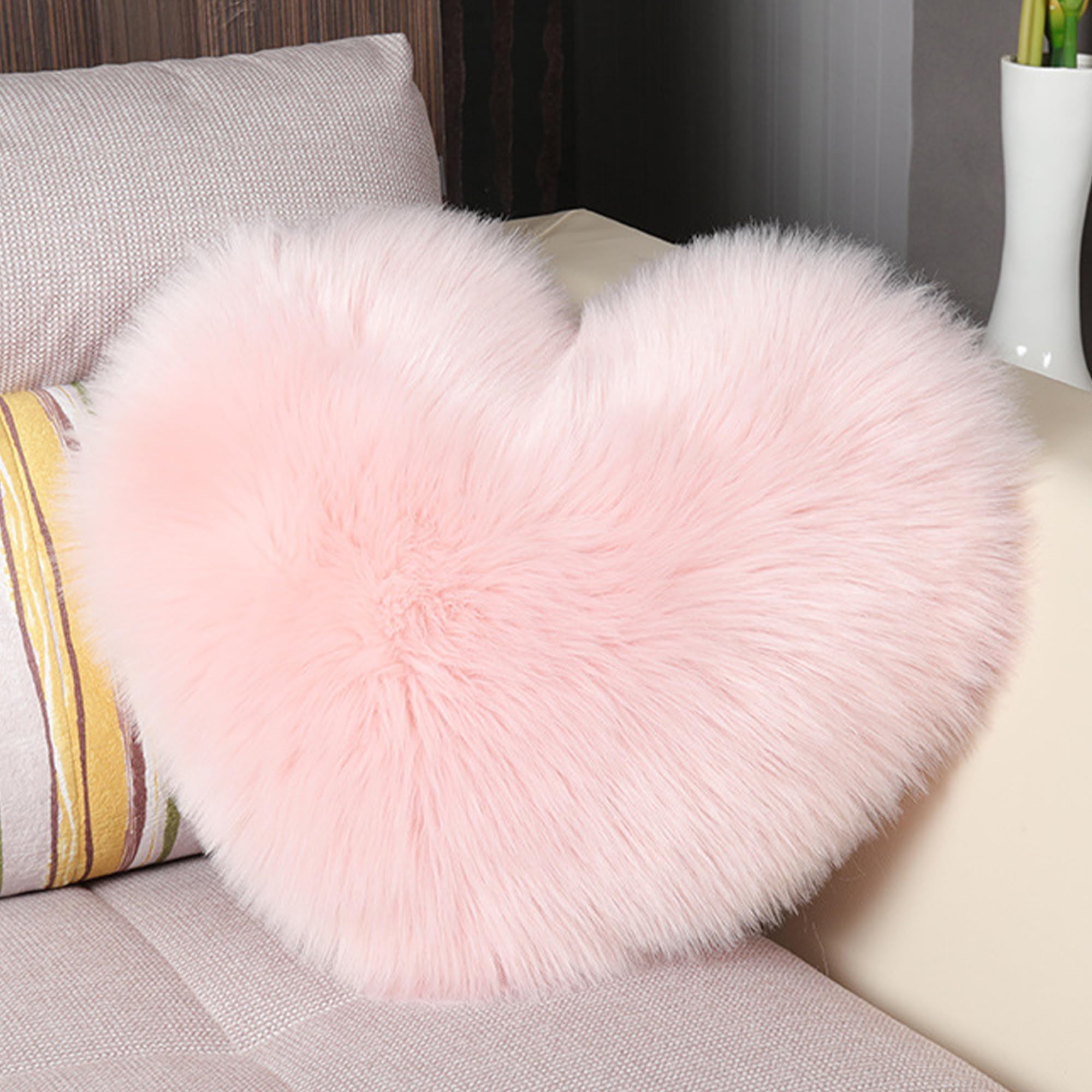 CINY Throw Pillow Cushion Plush Cushion Heart Shaped Fluffy Soft Decorative Pillow Washable Warm & Cosy Home Decoration Gift For Girls Valentine Day for Living Room Sofa Bedroom 40 x 50 cm Pink